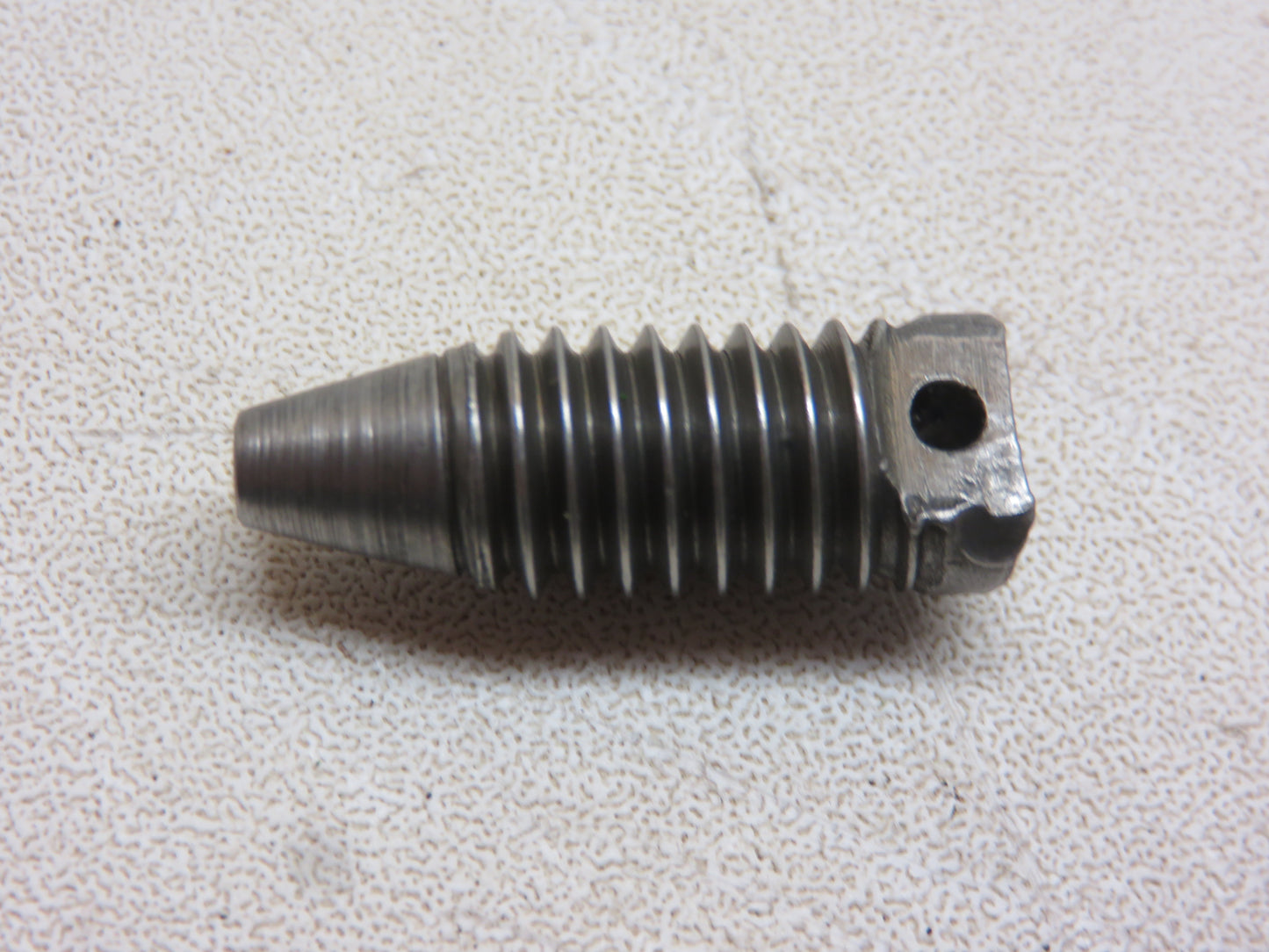 B1914R John Deere Set Screw For A, B, G, R, 50, 60, 70, 80, 520, 620, 720, 820