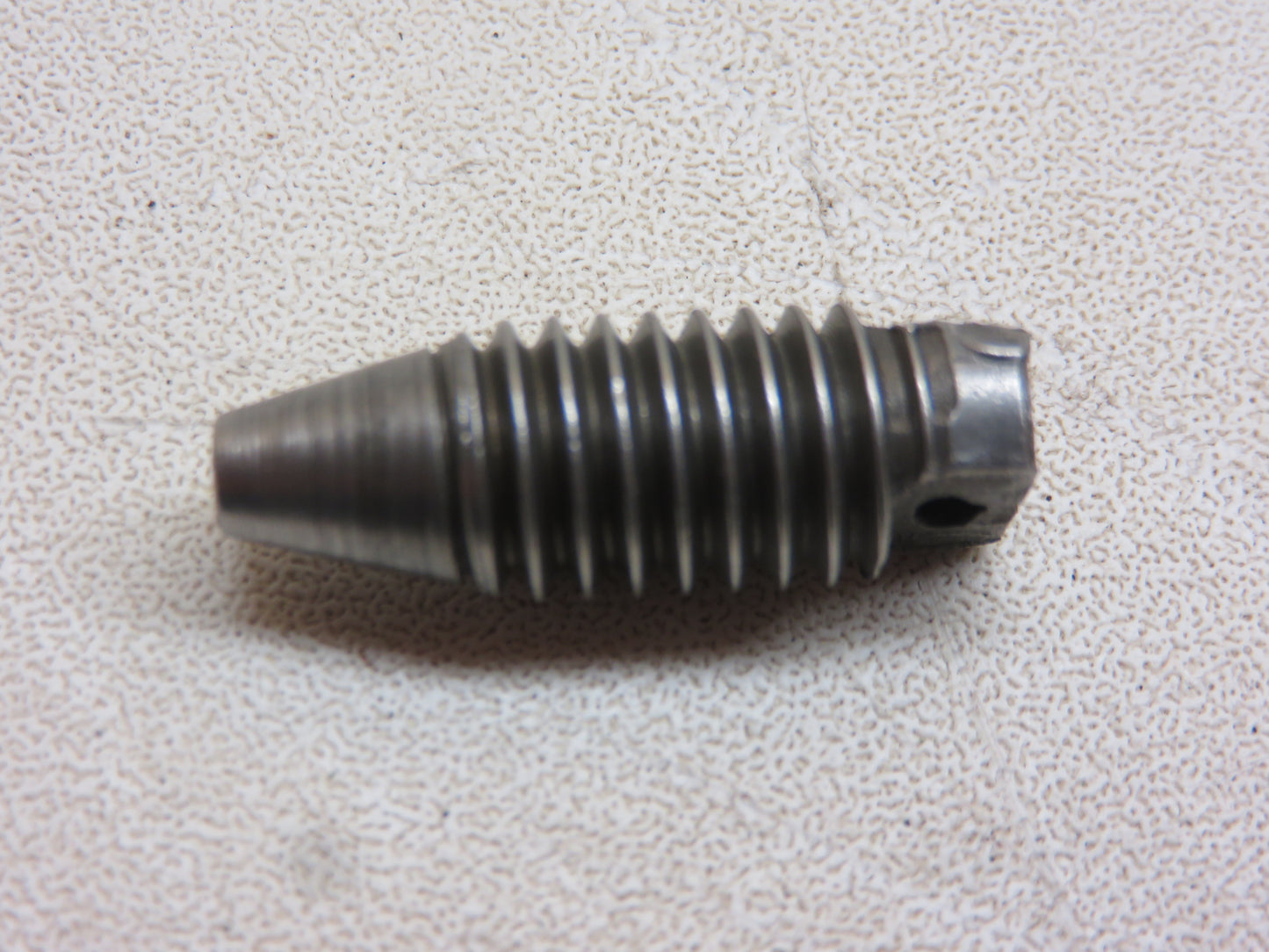 B1914R John Deere Set Screw For A, B, G, R, 50, 60, 70, 80, 520, 620, 720, 820