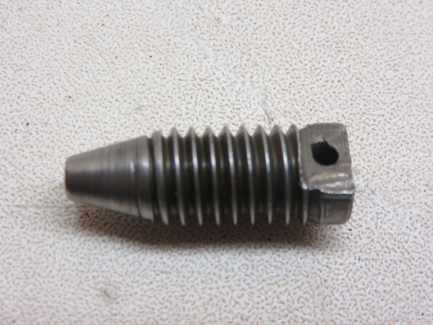 B1914R John Deere Set Screw For A, B, G, R, 50, 60, 70, 80, 520, 620, 720, 820