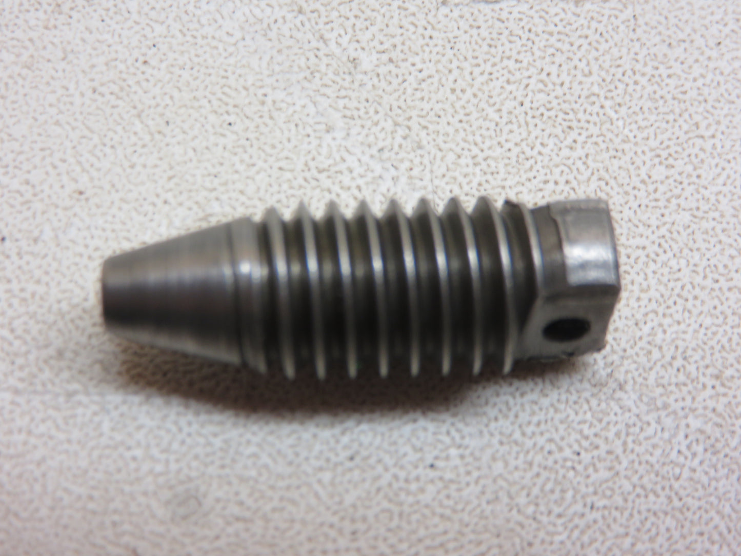 B1914R John Deere Set Screw For A, B, G, R, 50, 60, 70, 80, 520, 620, 720, 820