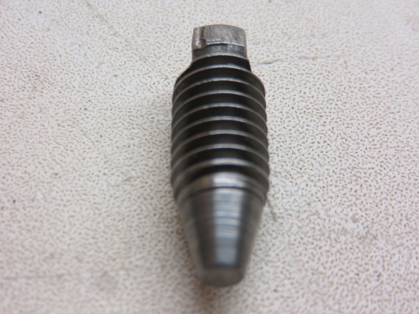 B1914R John Deere Set Screw For A, B, G, R, 50, 60, 70, 80, 520, 620, 720, 820