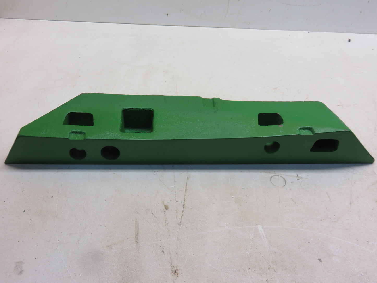 R39512 John Deere Right Hand Sway Block For 2510, 2520, 3020, 4000, 4020