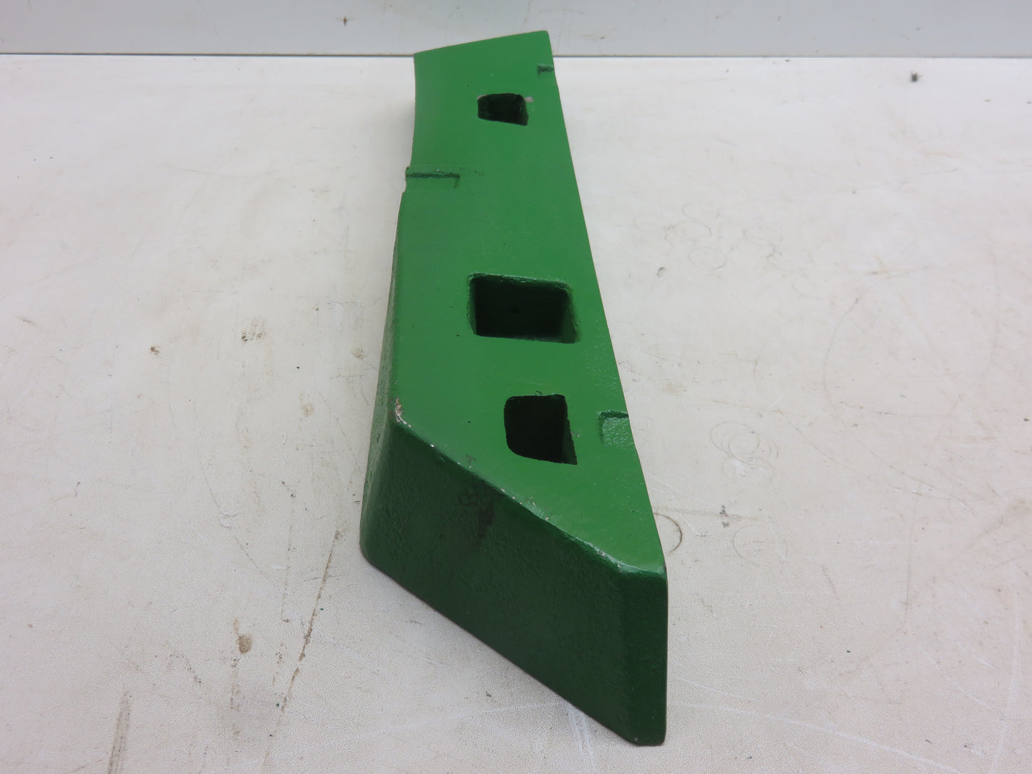 R39512 John Deere Right Hand Sway Block For 2510, 2520, 3020, 4000, 4020