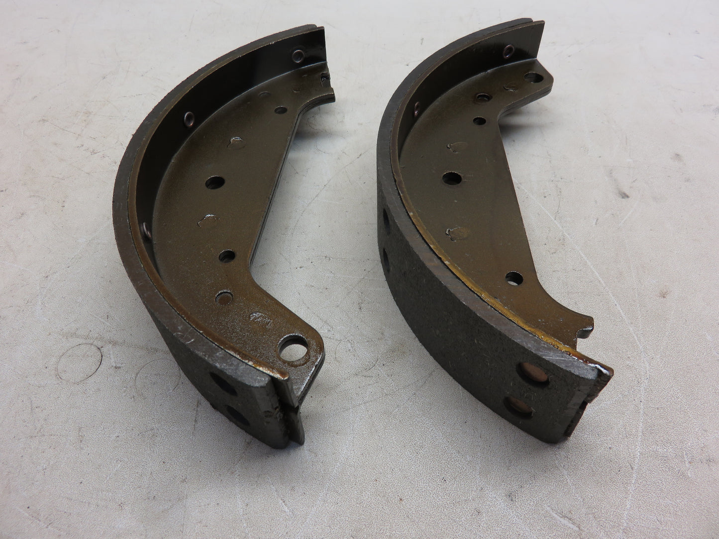 AA314R John Deere Brake Shoe Set For A, AR, G, 60, 70, 620, 720, 630, 730