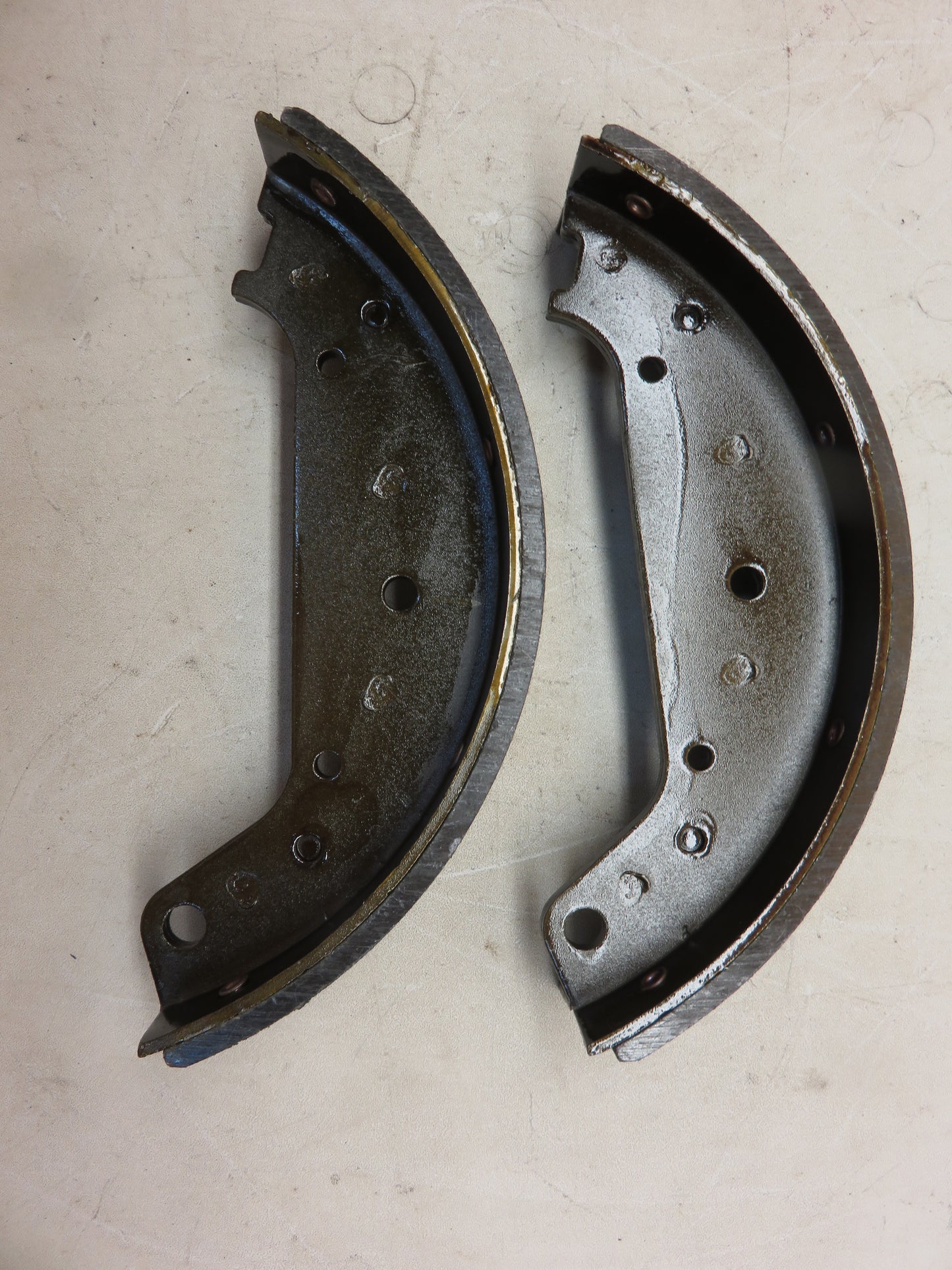 AA314R John Deere Brake Shoe Set For A, AR, G, 60, 70, 620, 720, 630, 730