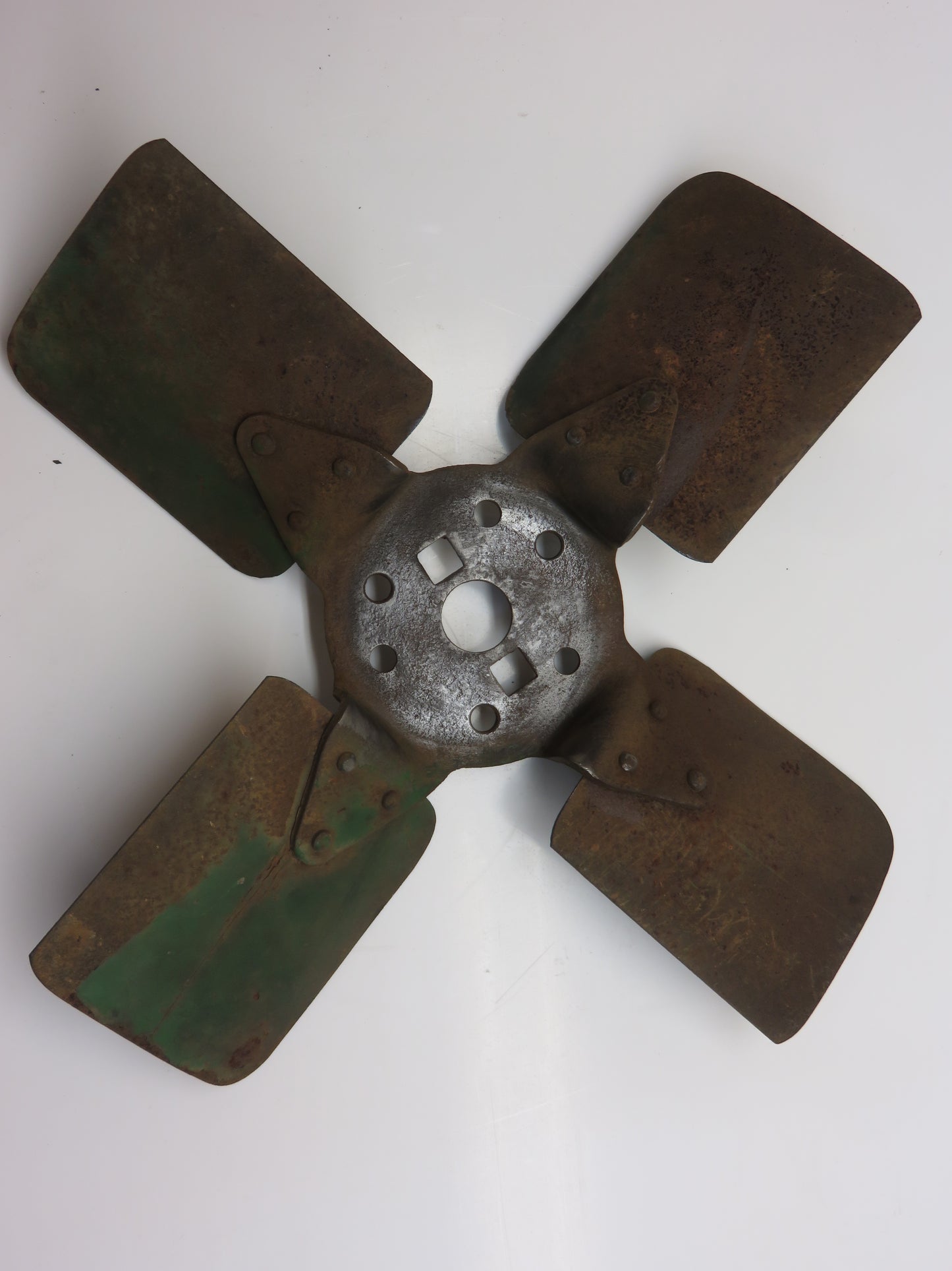 AB3315R John Deere Fan Blade For B, 50, 520, 530