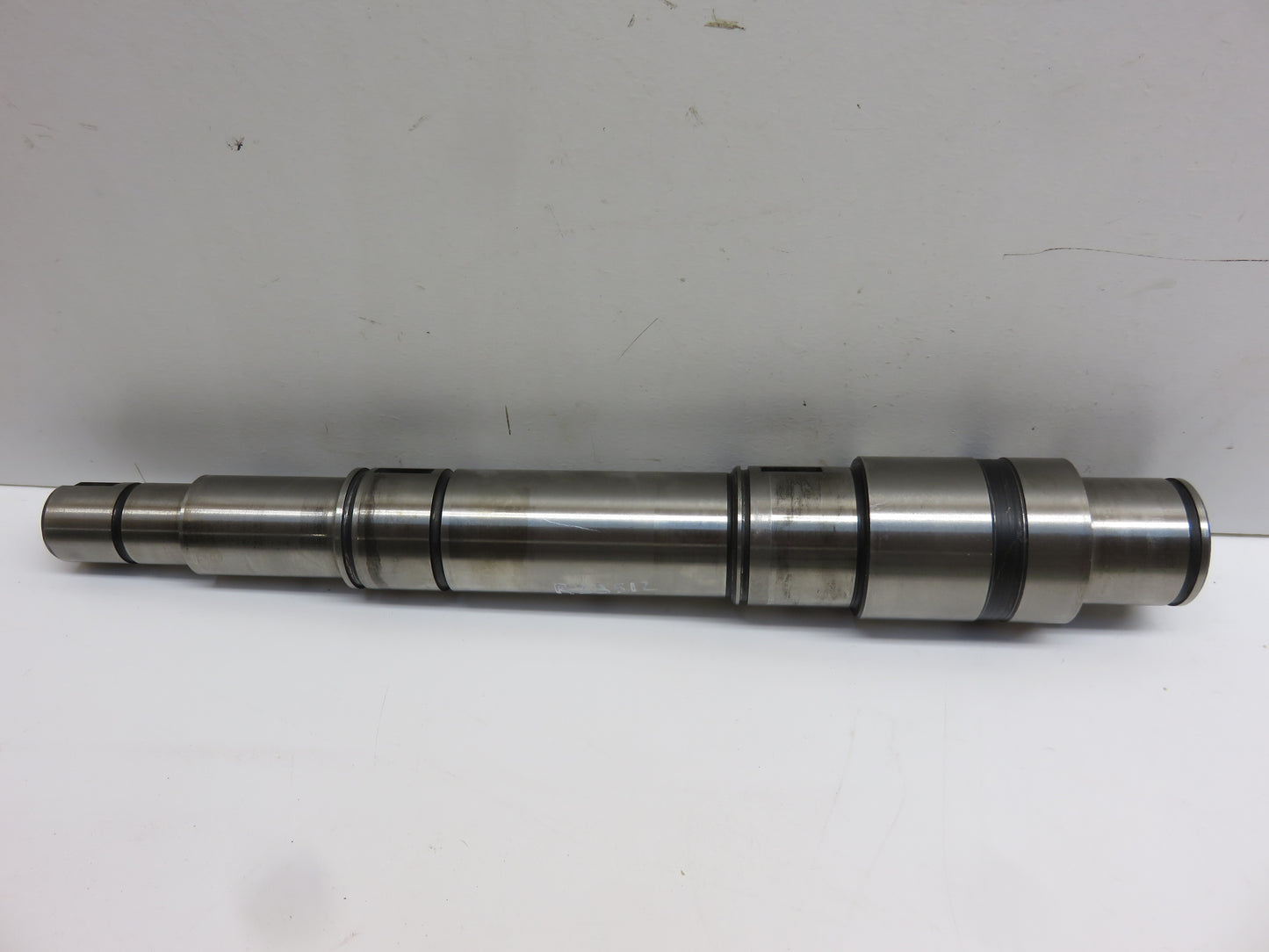 R33512 John Deere Synchro Transmission Drive Shaft For 2510, 2520, 3020