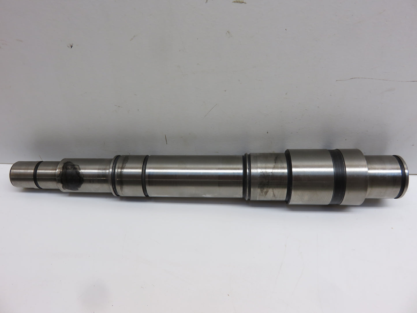 R33512 John Deere Synchro Transmission Drive Shaft For 2510, 2520, 3020