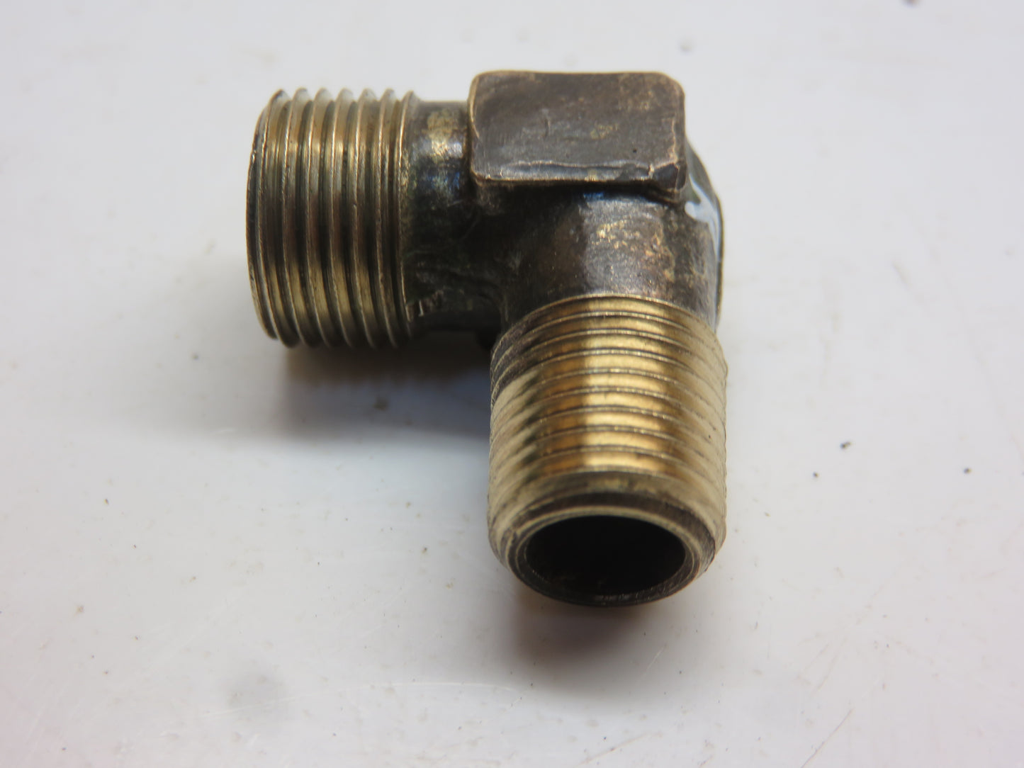 D417R John Deere Oil And Fuel Line Fitting For AR, AO, B, BR, BO, D, G, GP, H, R, 70, 520, 720