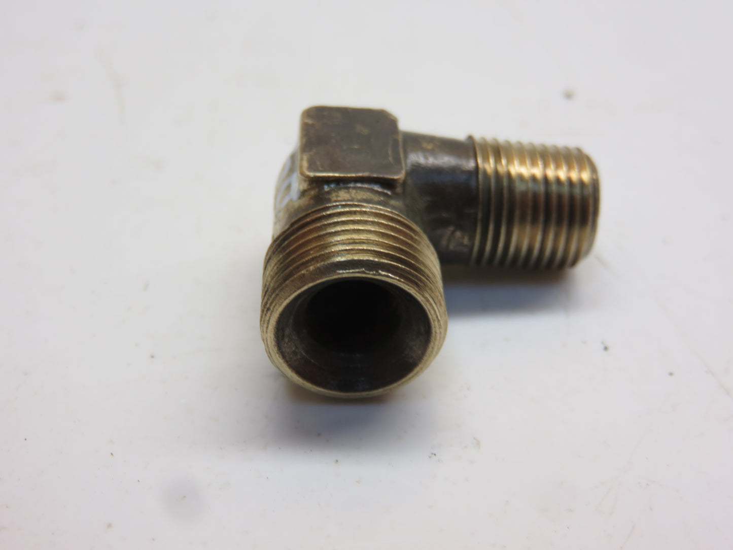 D417R John Deere Oil And Fuel Line Fitting For AR, AO, B, BR, BO, D, G, GP, H, R, 70, 520, 720