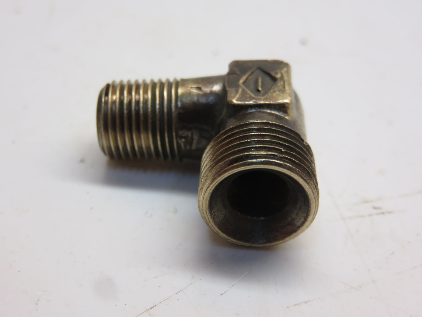 D417R John Deere Oil And Fuel Line Fitting For AR, AO, B, BR, BO, D, G, GP, H, R, 70, 520, 720