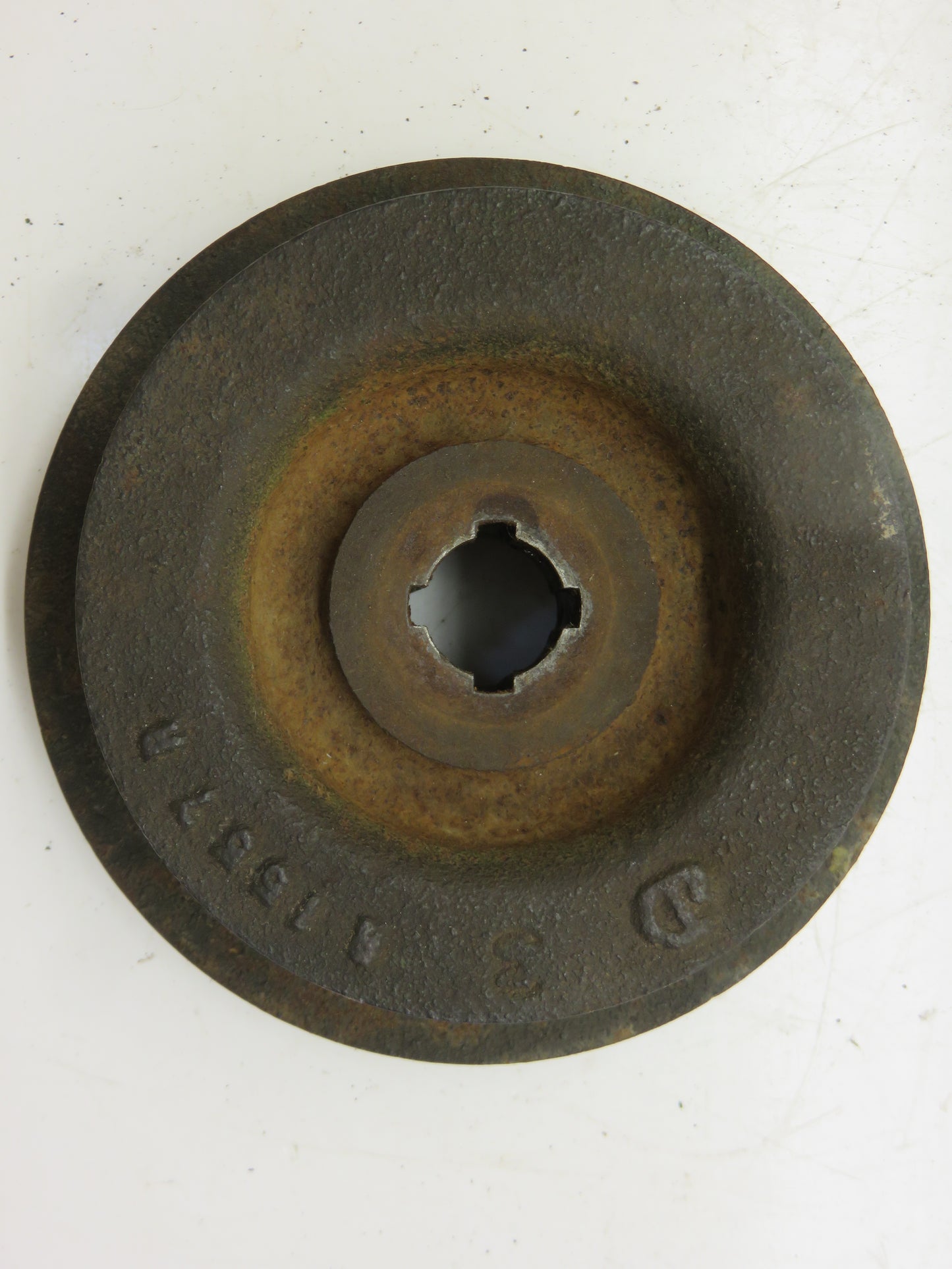 R1557R John Deere Fan And Water Pump Drive Pulley For 80, 820, 830