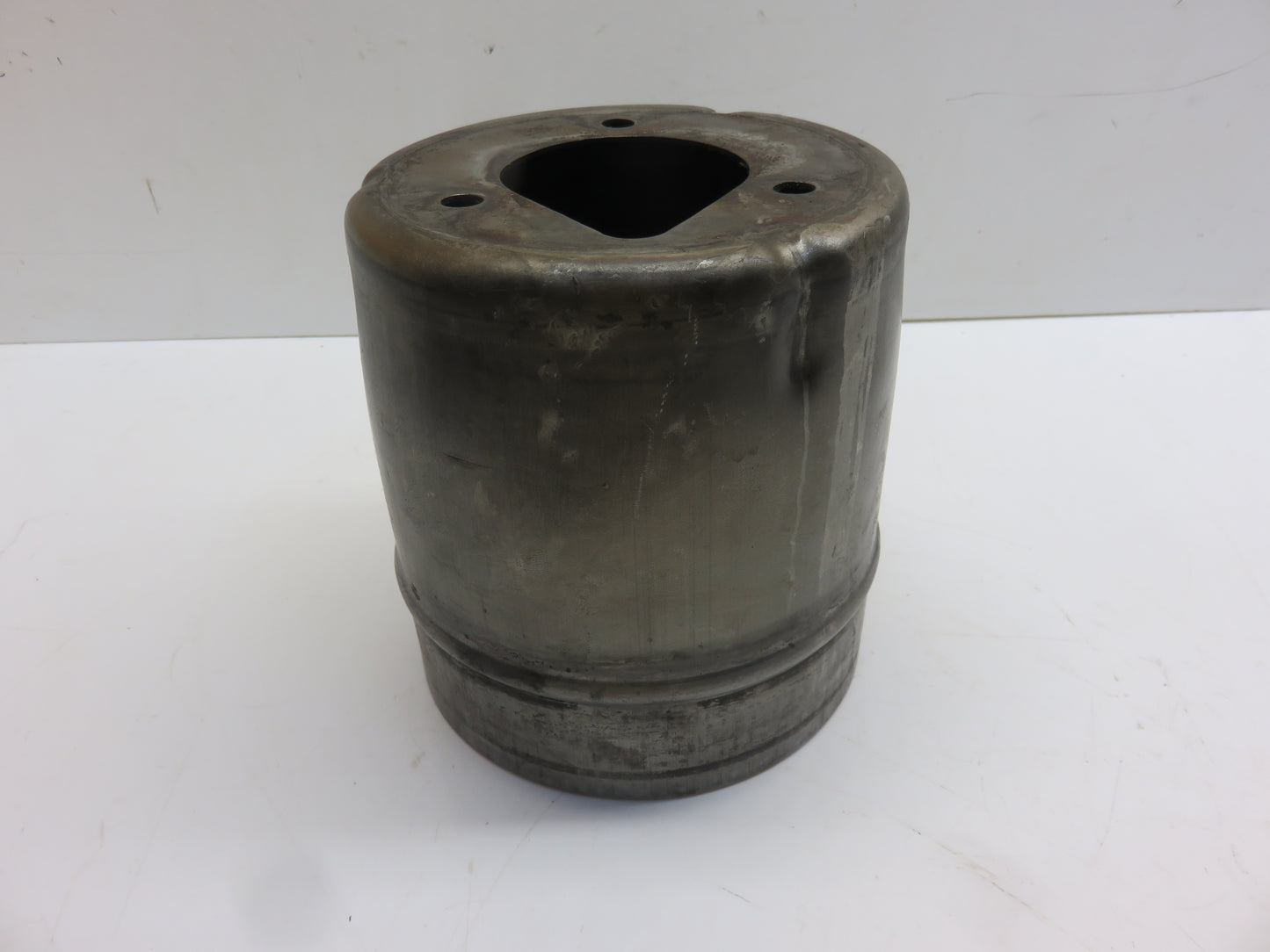 R1566R John Deere Oil Filter Housing For 80, 820, 830