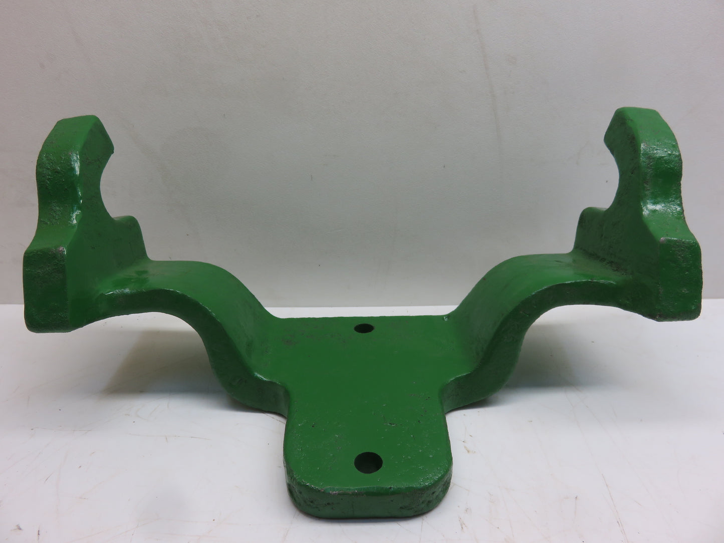 R54166 John Deere Cylinder Hanger For 4030, 4230, 4430, 4630, 4040, 4240, 4440