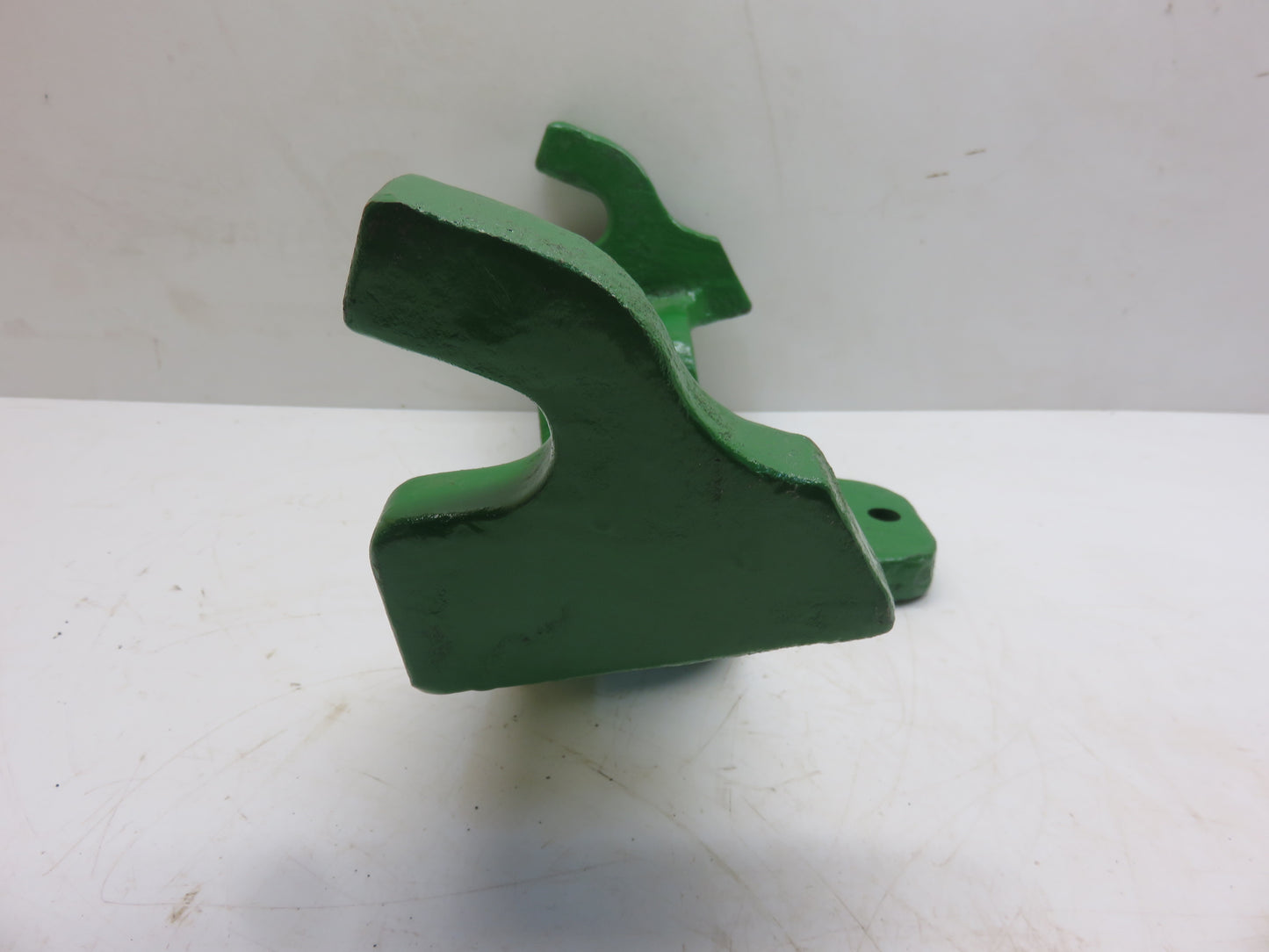 R54166 John Deere Cylinder Hanger For 4030, 4230, 4430, 4630, 4040, 4240, 4440