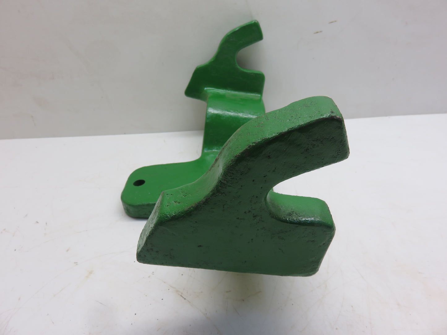 R54166 John Deere Cylinder Hanger For 4030, 4230, 4430, 4630, 4040, 4240, 4440