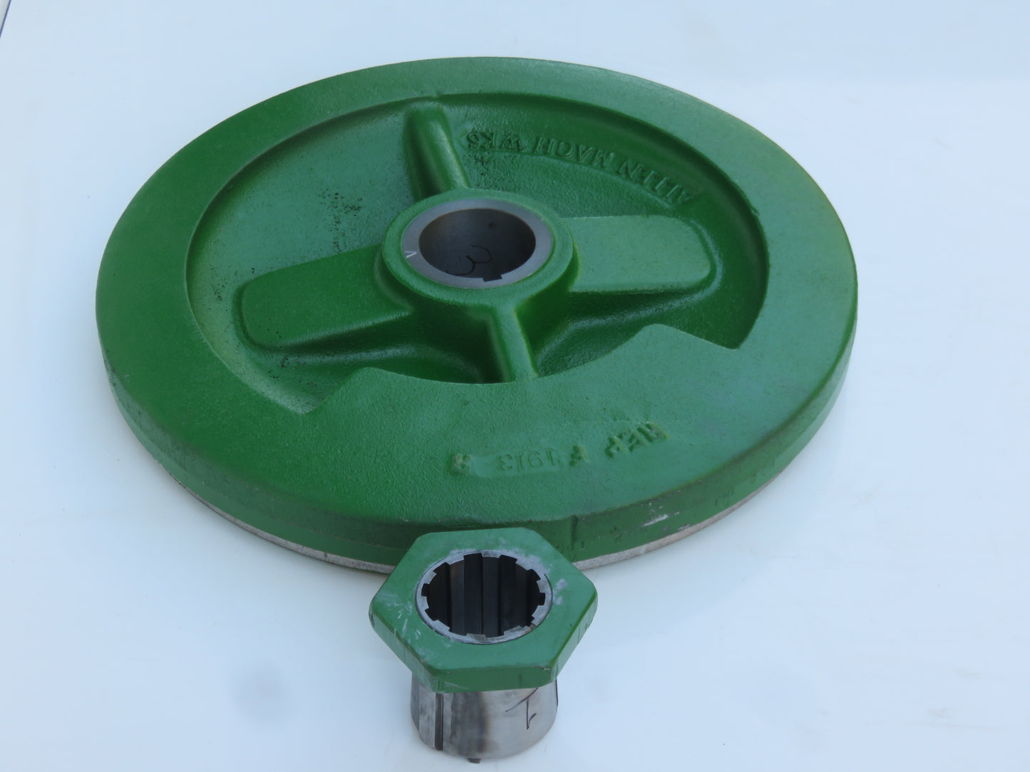 AF2194R, F1913R John Deere Taper Lock Flywheel For 70, 720