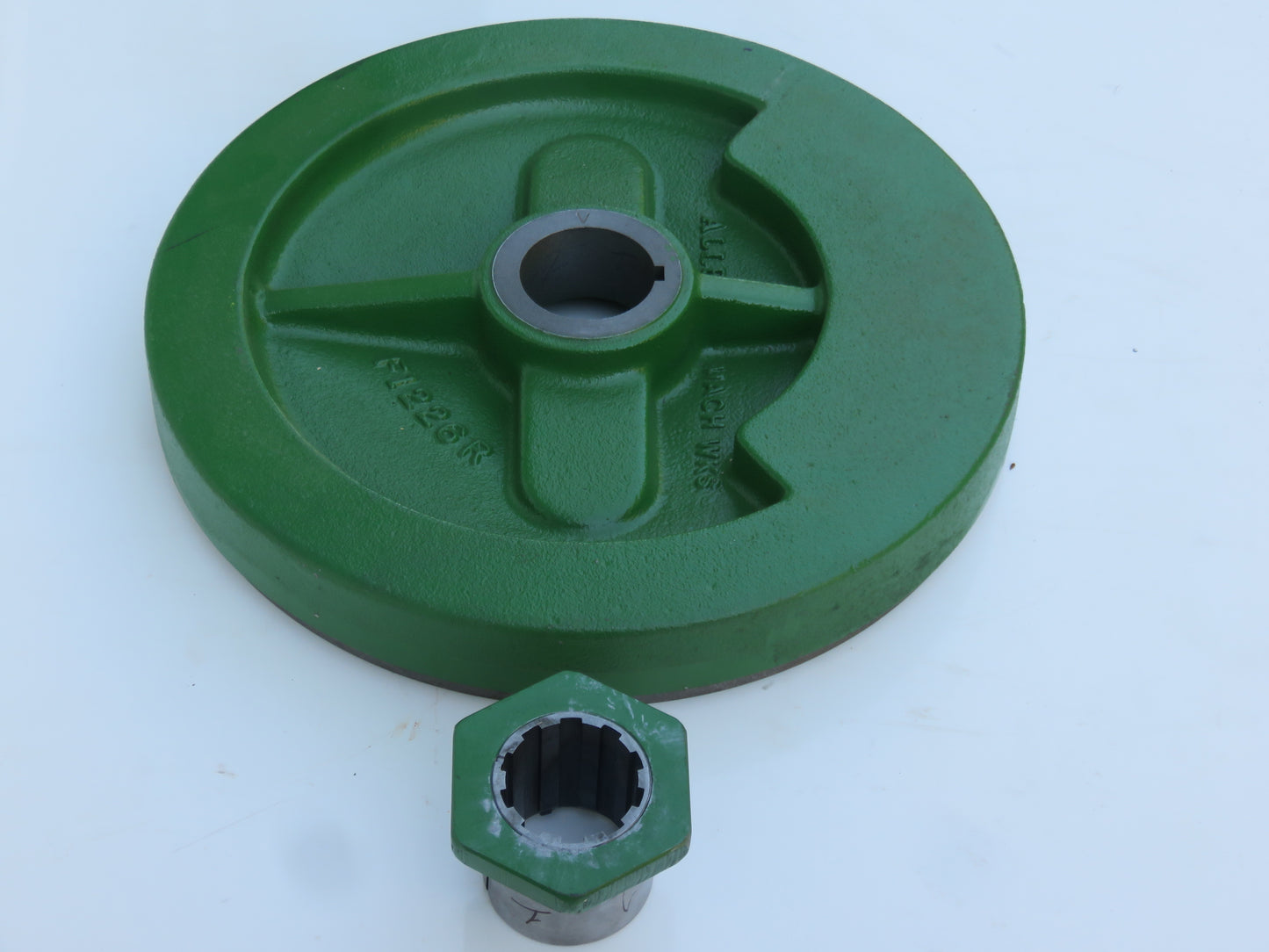 AF1646R, F1226R John Deere Taper Lock Flywheel For 70