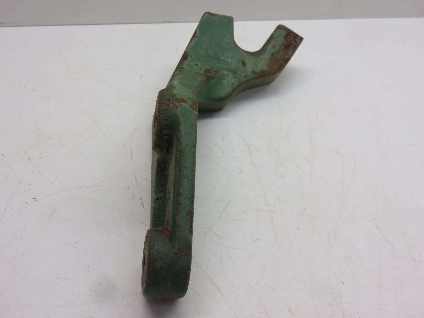 R32117 John Deere Right Hand Cylinder Hanger For 3010, 4010, 2510, 2520, 3020, 4020