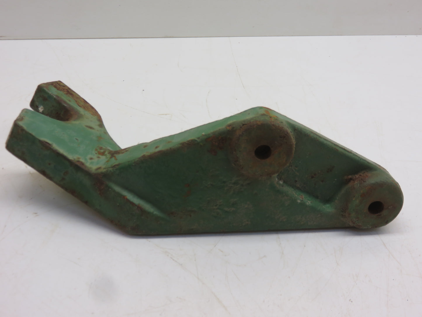 R32117 John Deere Right Hand Cylinder Hanger For 3010, 4010, 2510, 2520, 3020, 4020