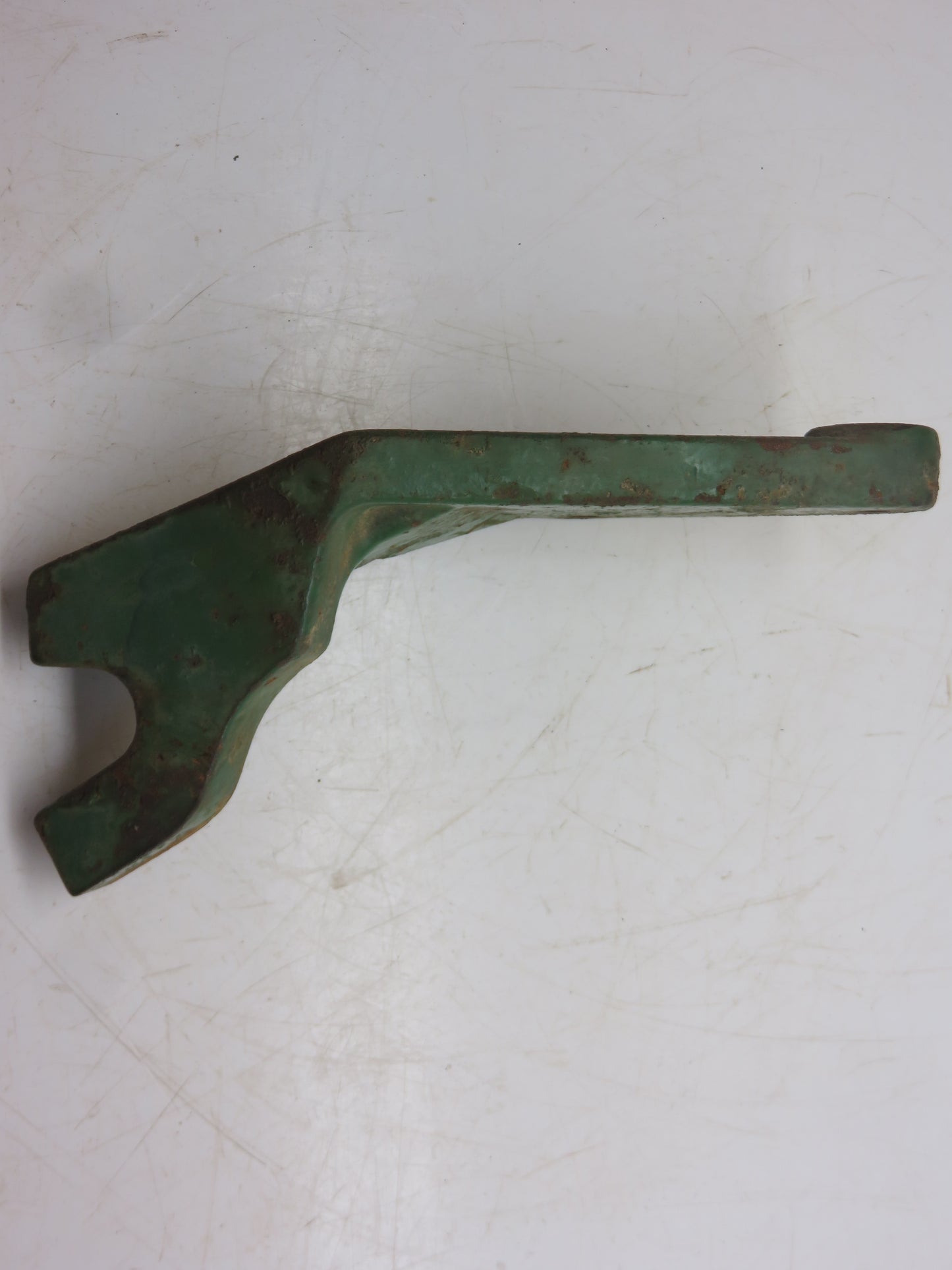 R32117 John Deere Right Hand Cylinder Hanger For 3010, 4010, 2510, 2520, 3020, 4020