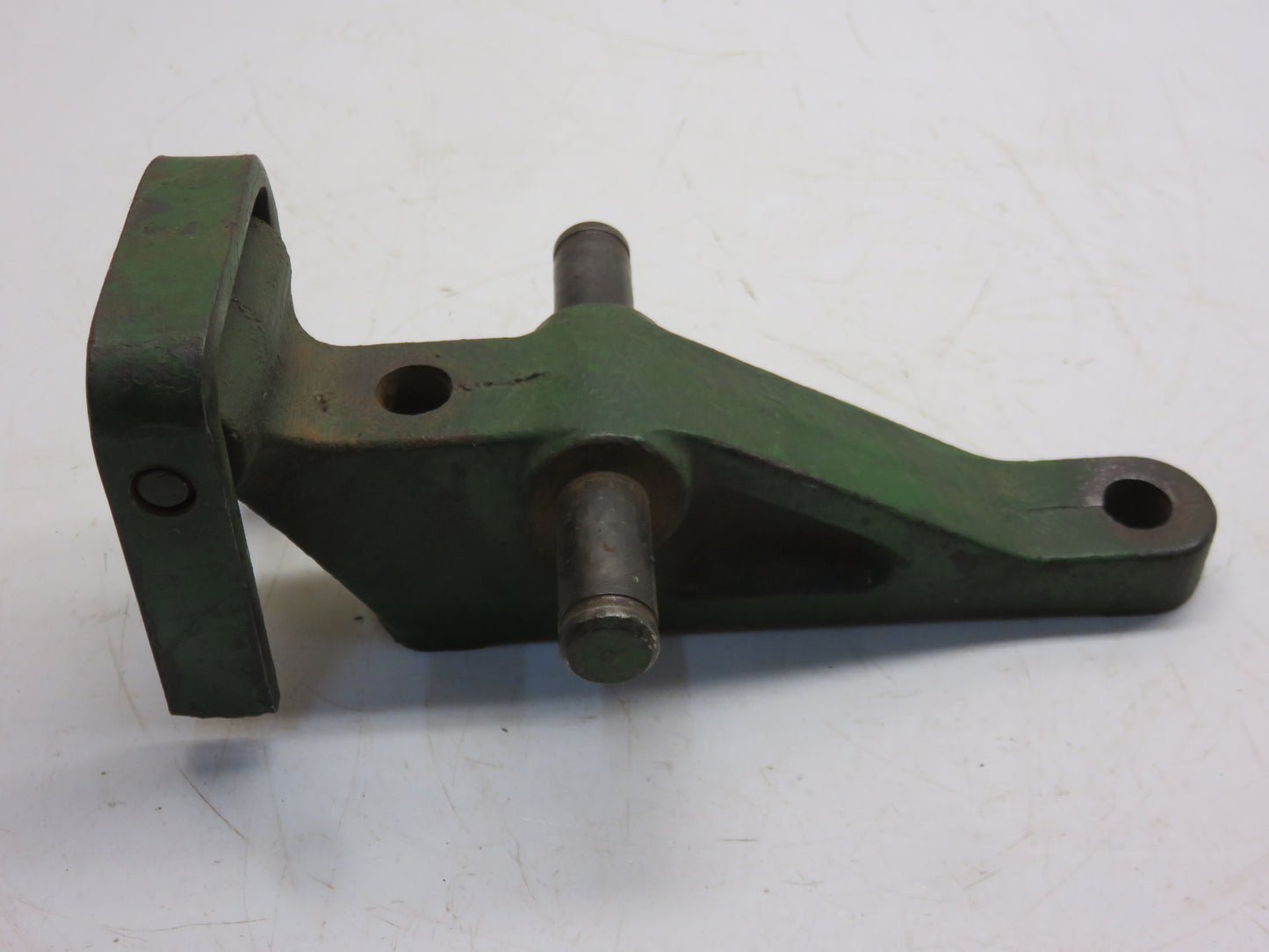 R1843R John Deere Starting Control Lever Bracket For 80, 820, 830