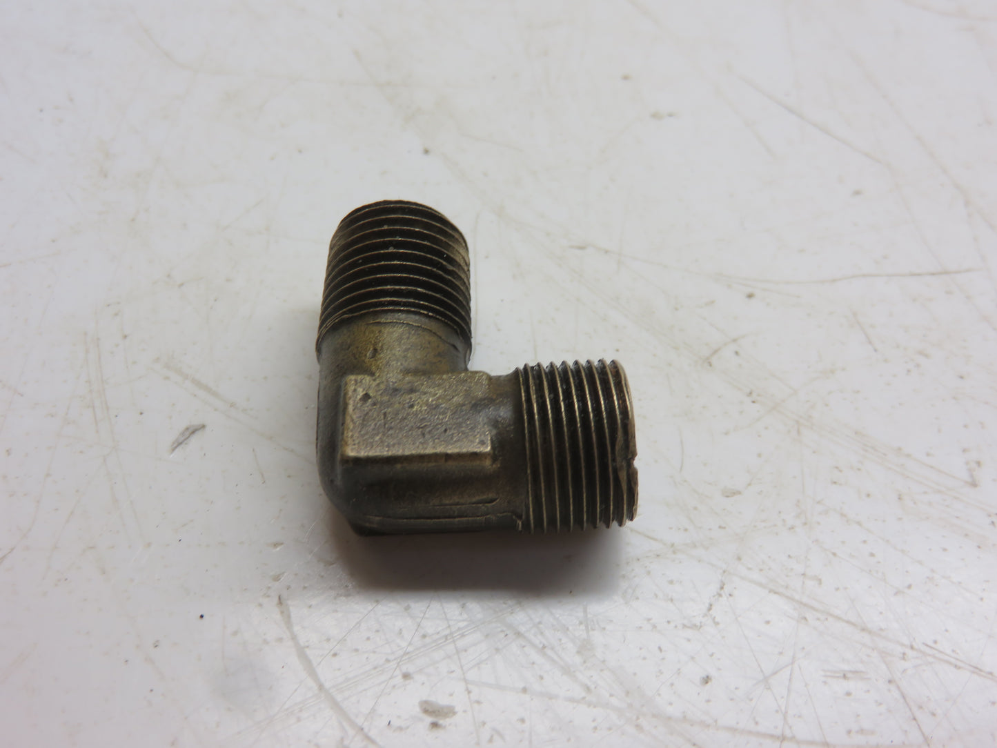 AL2728T John Deere Engine Oil Pump Fitting For L, LA, LI