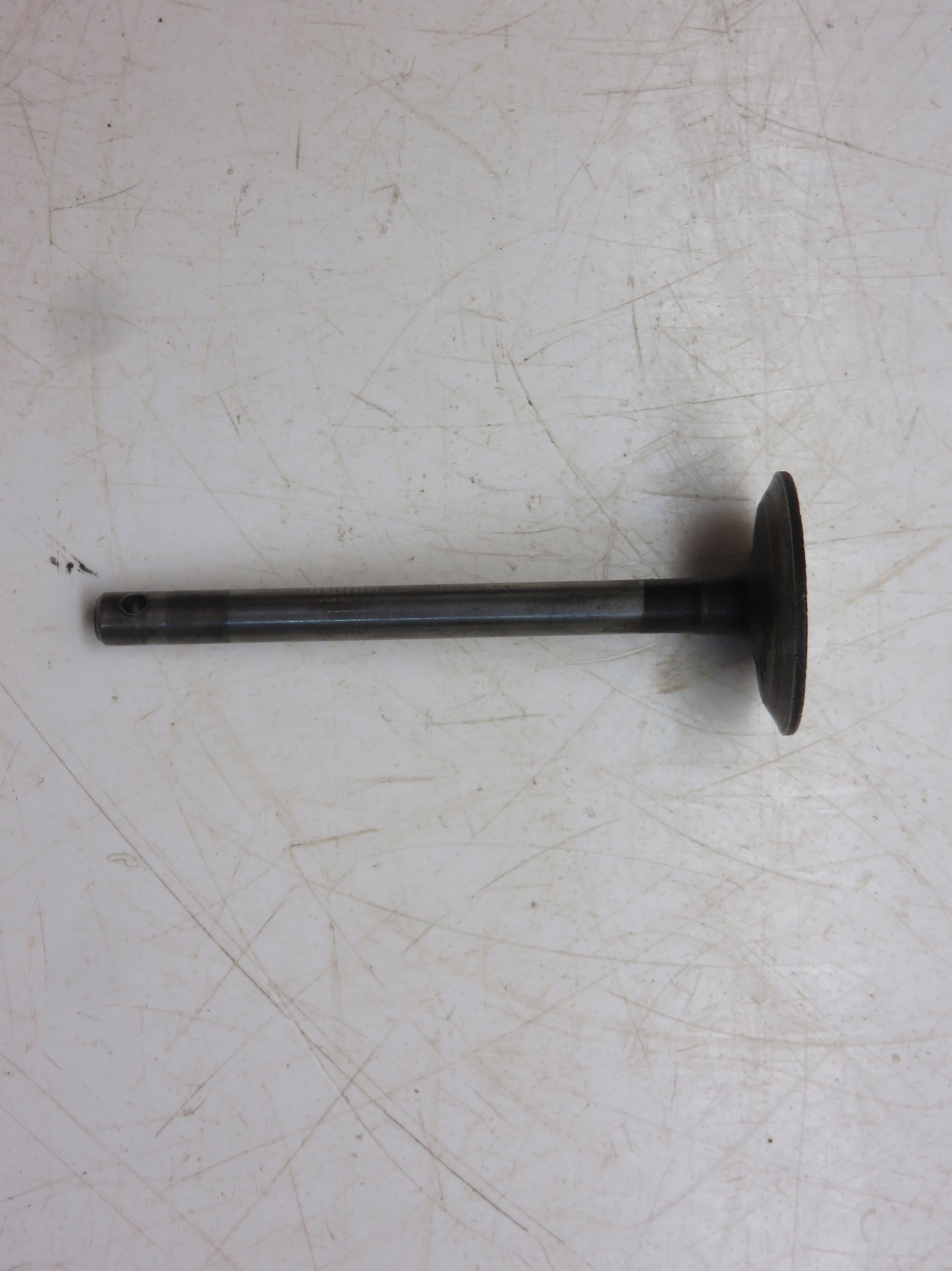 AL821T John Deere Intake Valve For L, LA, LI