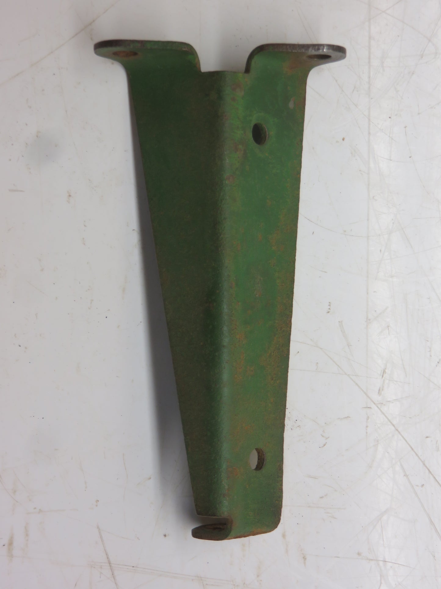 M857T, AM923T John Deere Left Lower Radiator Support Bracket For MT, 40, 420, 430