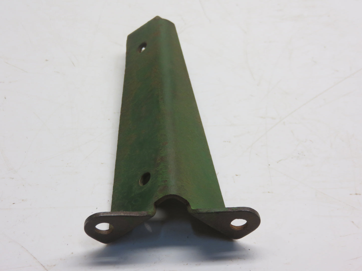 M857T, AM923T John Deere Left Lower Radiator Support Bracket For MT, 40, 420, 430