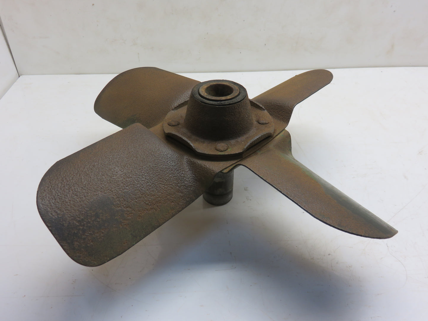 AB297R, AH1116R John Deere Rubber Mount Fan For B, BO, BR, H