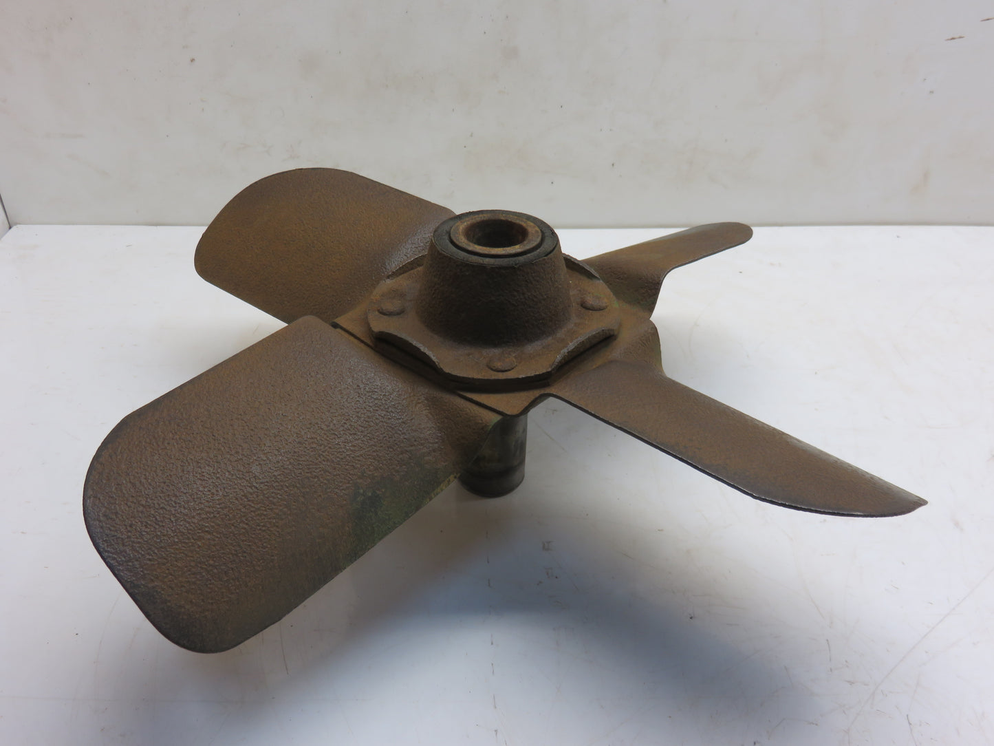 AB297R, AH1116R John Deere Rubber Mount Fan For B, BO, BR, H