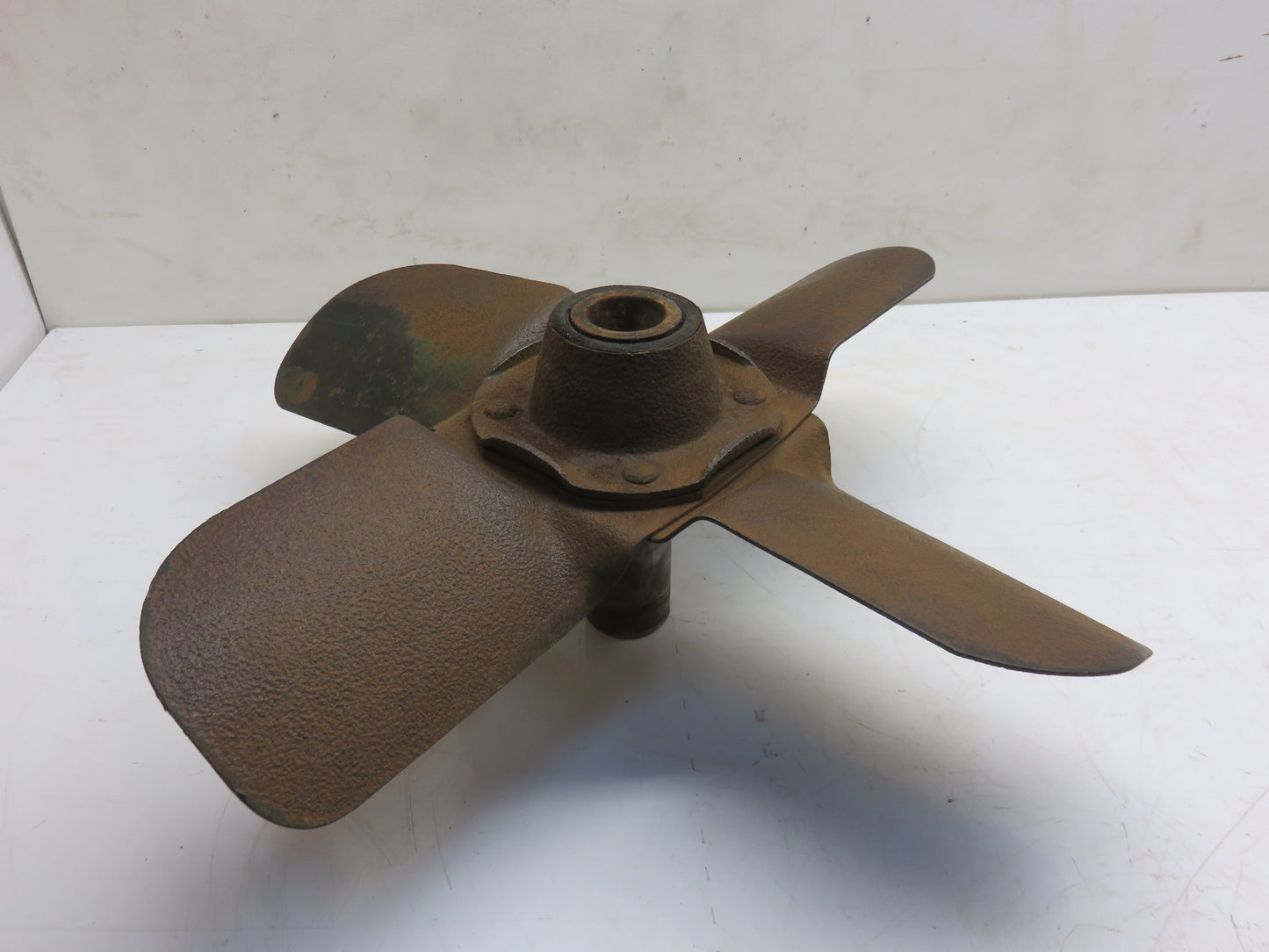 AB297R, AH1116R John Deere Rubber Mount Fan For B, BO, BR, H