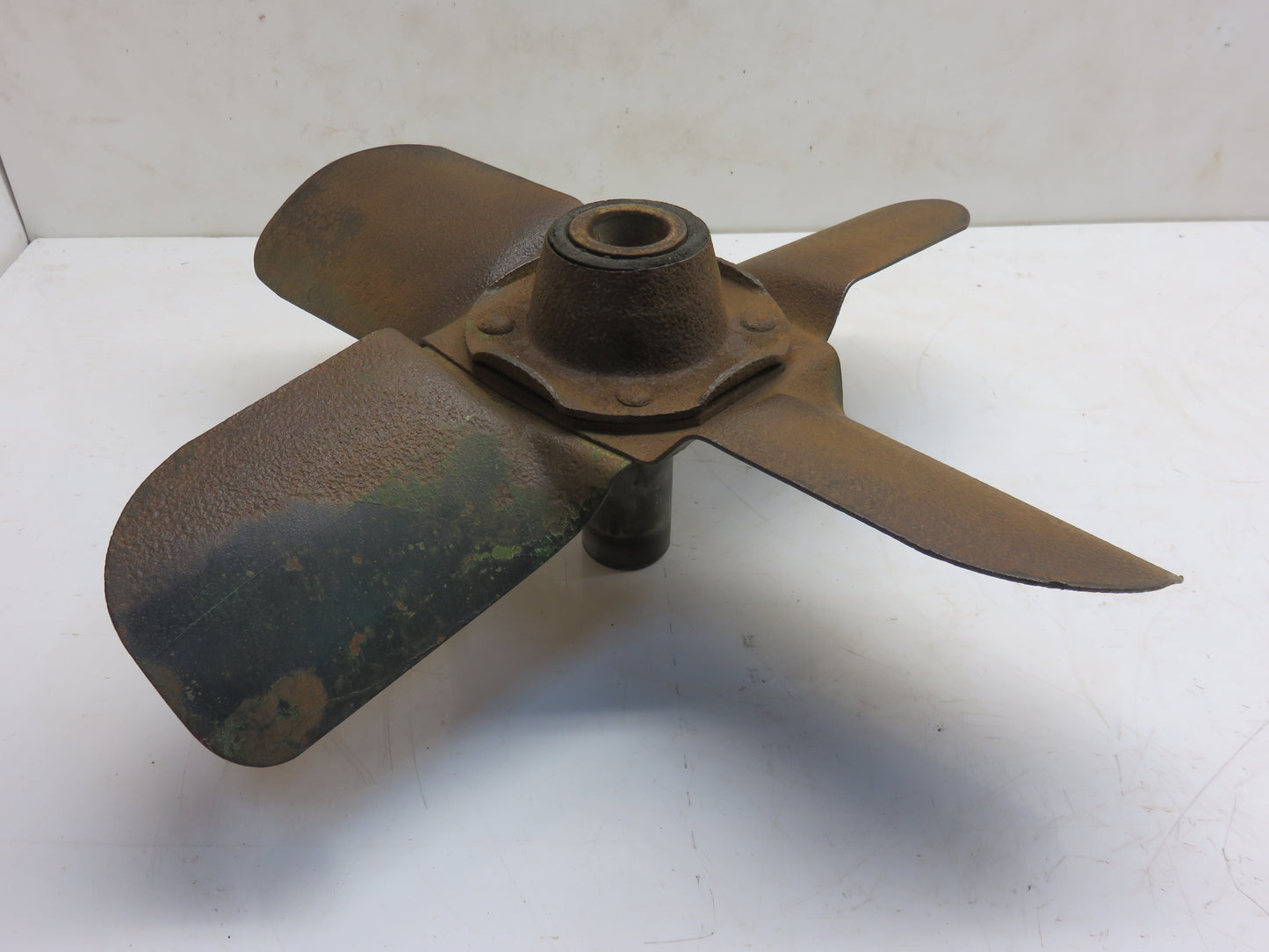 AB297R, AH1116R John Deere Rubber Mount Fan For B, BO, BR, H