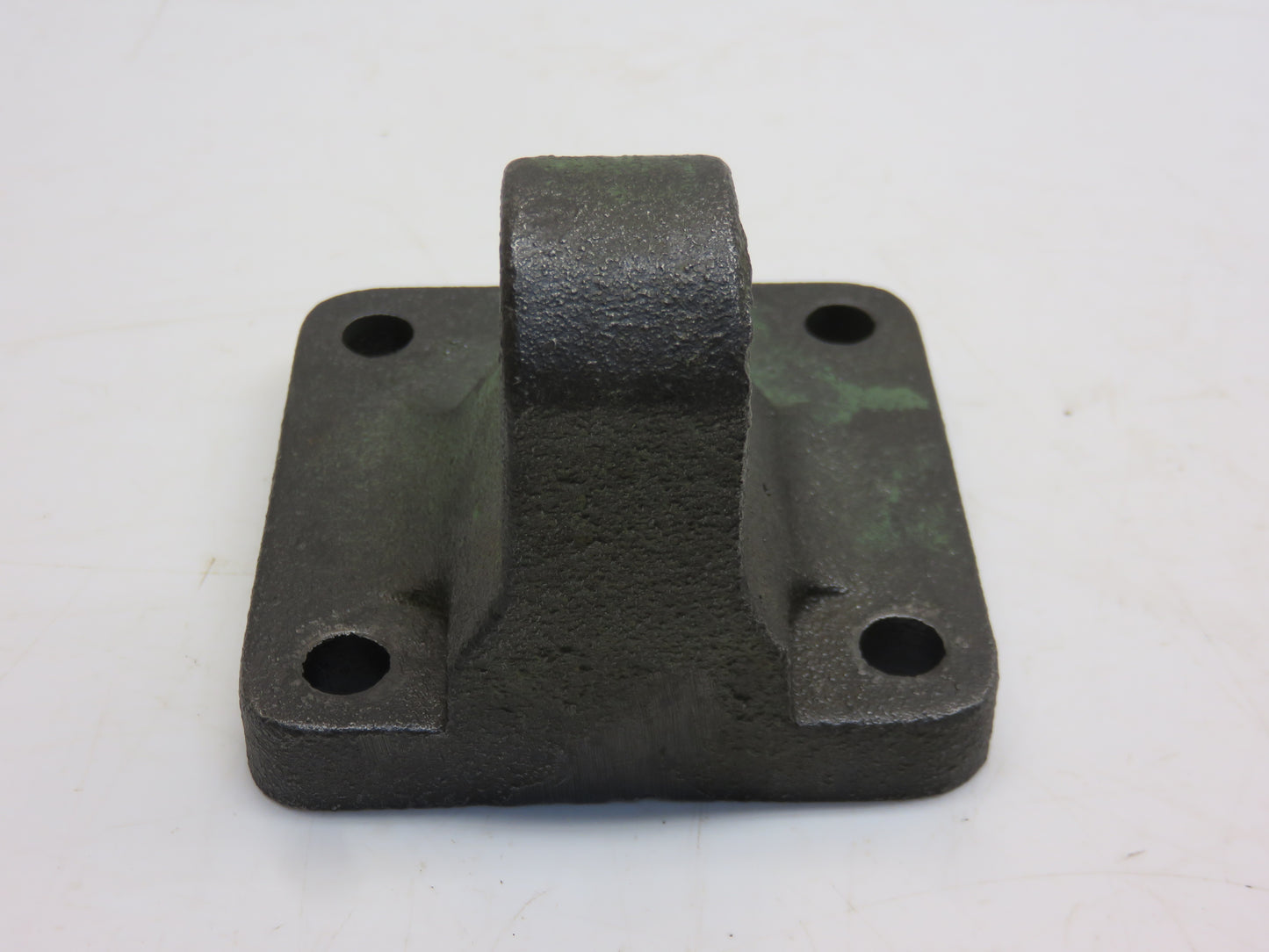 AM3466T, M3779T John Deere Reverser Pivot Shaft Bracket For 420