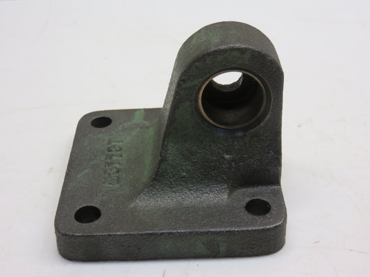 AM3466T, M3779T John Deere Reverser Pivot Shaft Bracket For 420