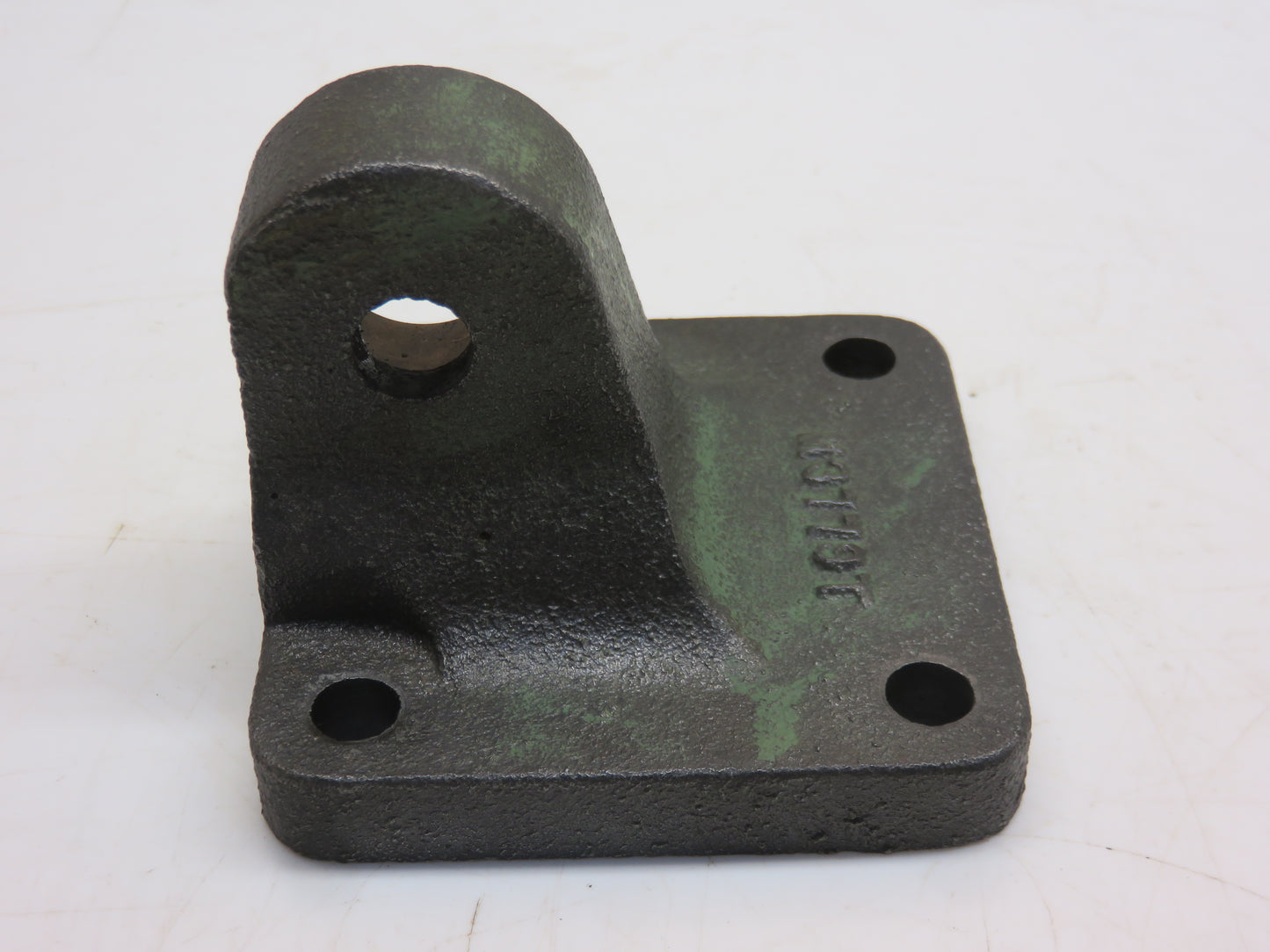 AM3466T, M3779T John Deere Reverser Pivot Shaft Bracket For 420