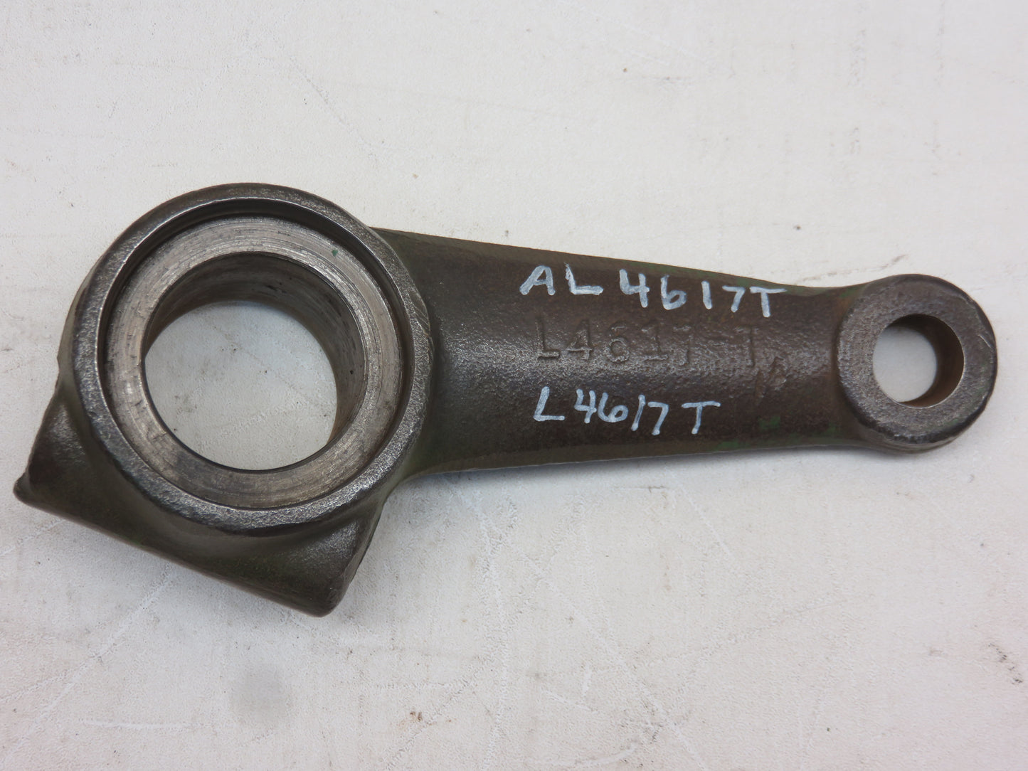 AL4617T, L4617T John Deere Right Hand Steering Arm For L, LA, LI, M