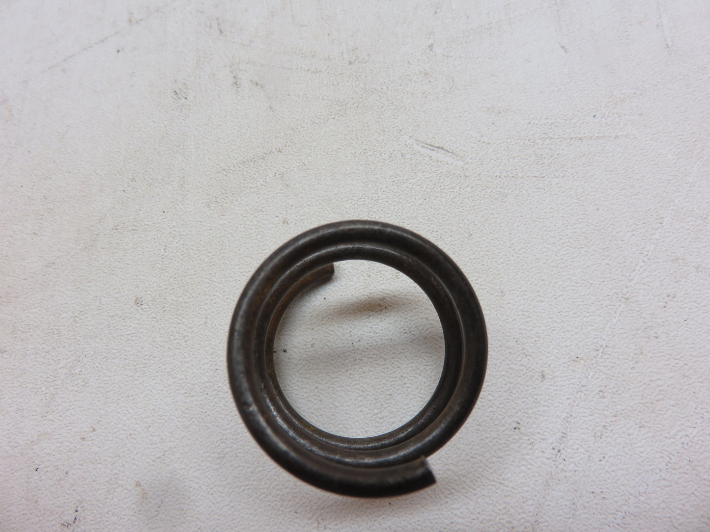 A2441R John Deere Oil Filter Bottom Plate Spring For A, B, D, G, H, R, 50, 60, 70, 80, 520, 620