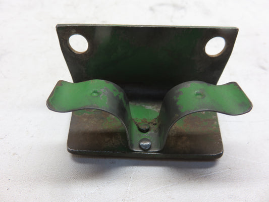 AF3431R John Deere Breakaway Coupler Dust Plug Bracket For 520, 620, 720, 530, 630, 730