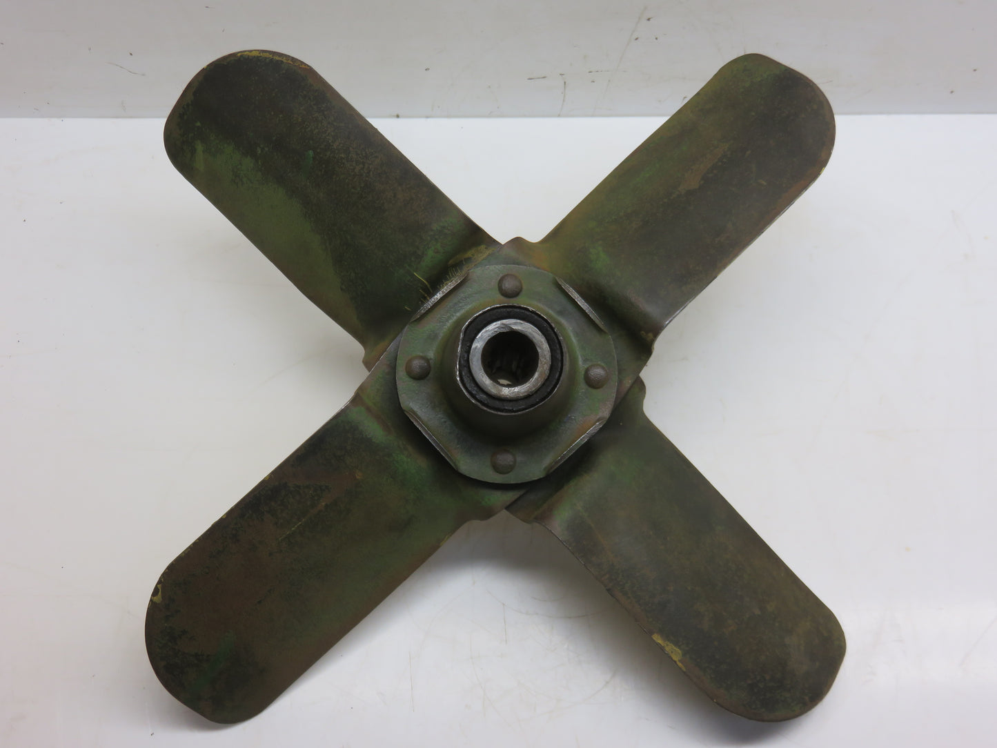 AA523R John Deere Rubber Mount Fan Blade With Hub For A, AR, AO