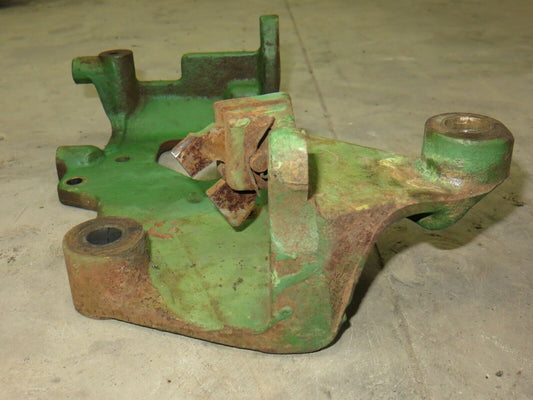 AR33383, R34334 John Deere Steering Support Bracket For 3020