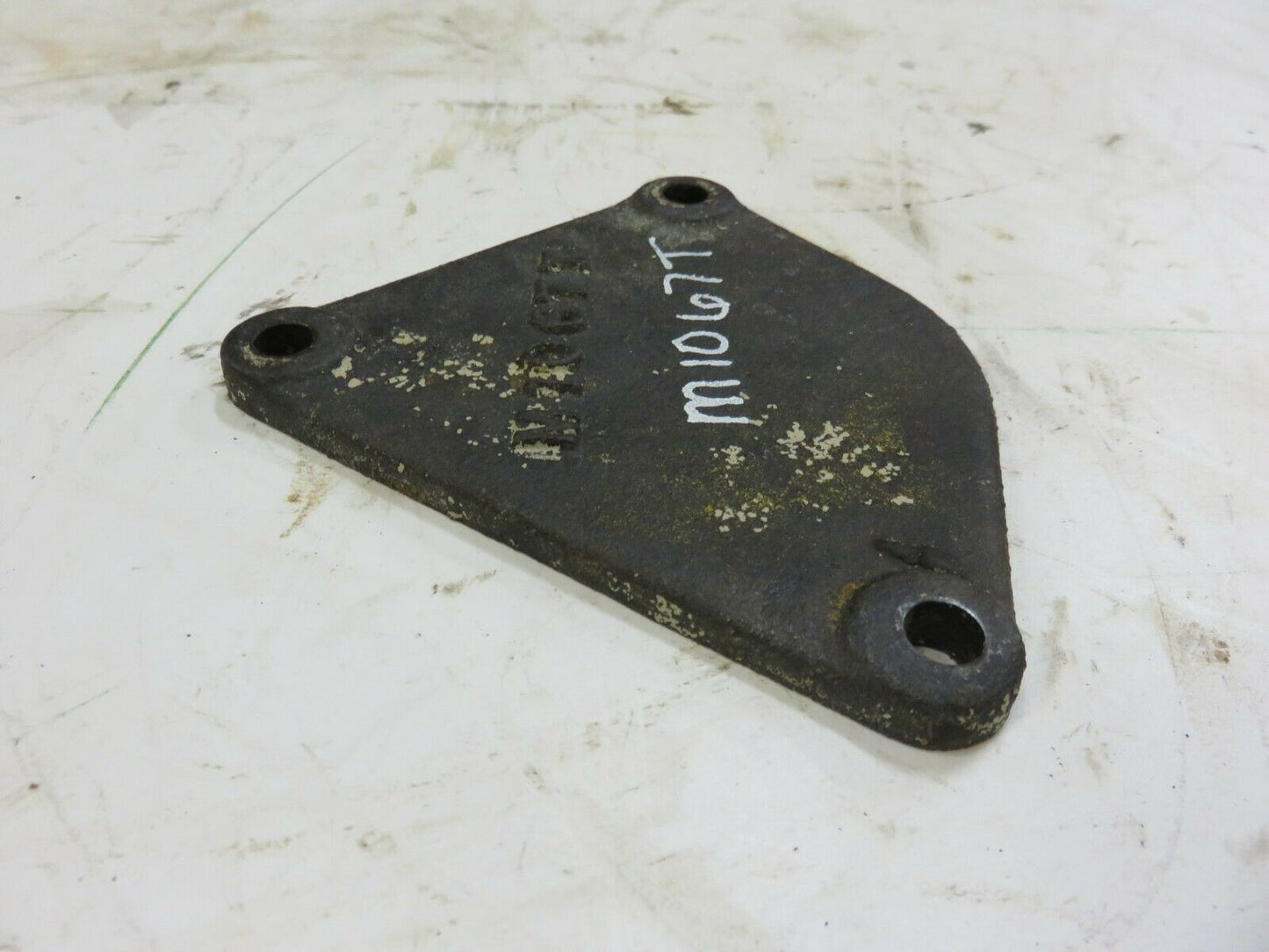 M1067T John Deere Hydraulic Pump Opening Cover For M, 40, 420, 430