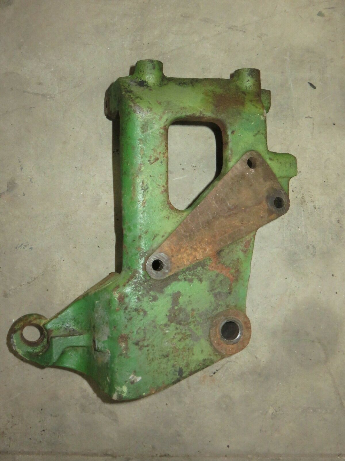 AR33383, R34334 John Deere Steering Support Bracket For 3020