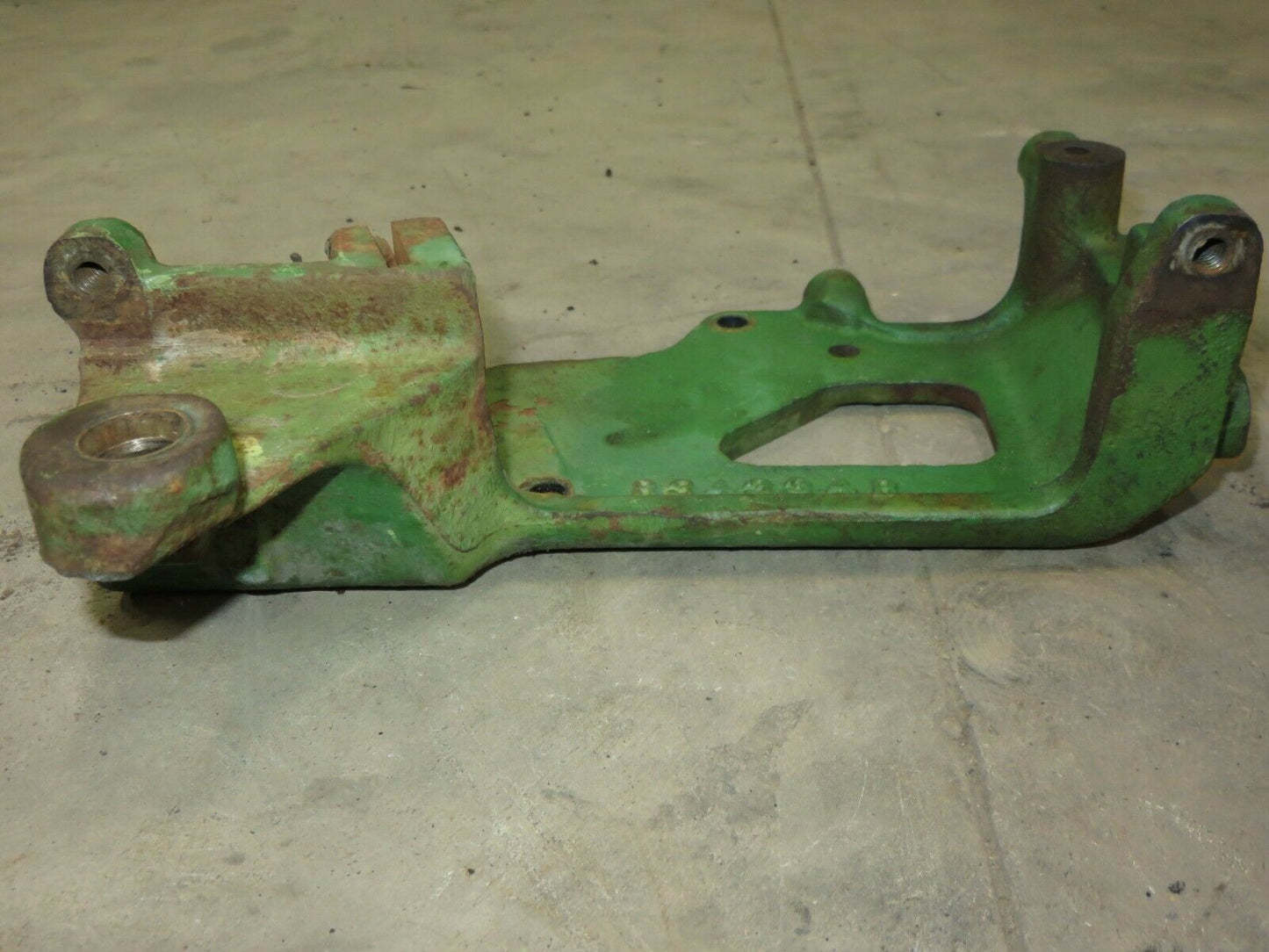 AR33383, R34334 John Deere Steering Support Bracket For 3020