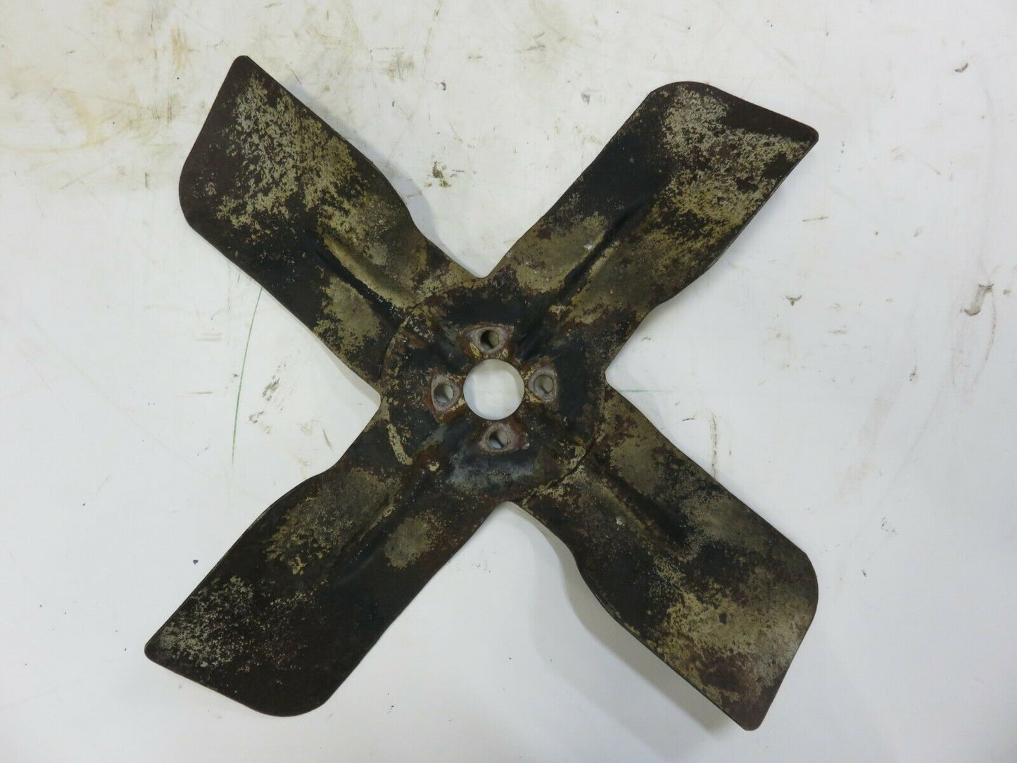 AM2840T John Deere Fan Blade For 420, 430, 435