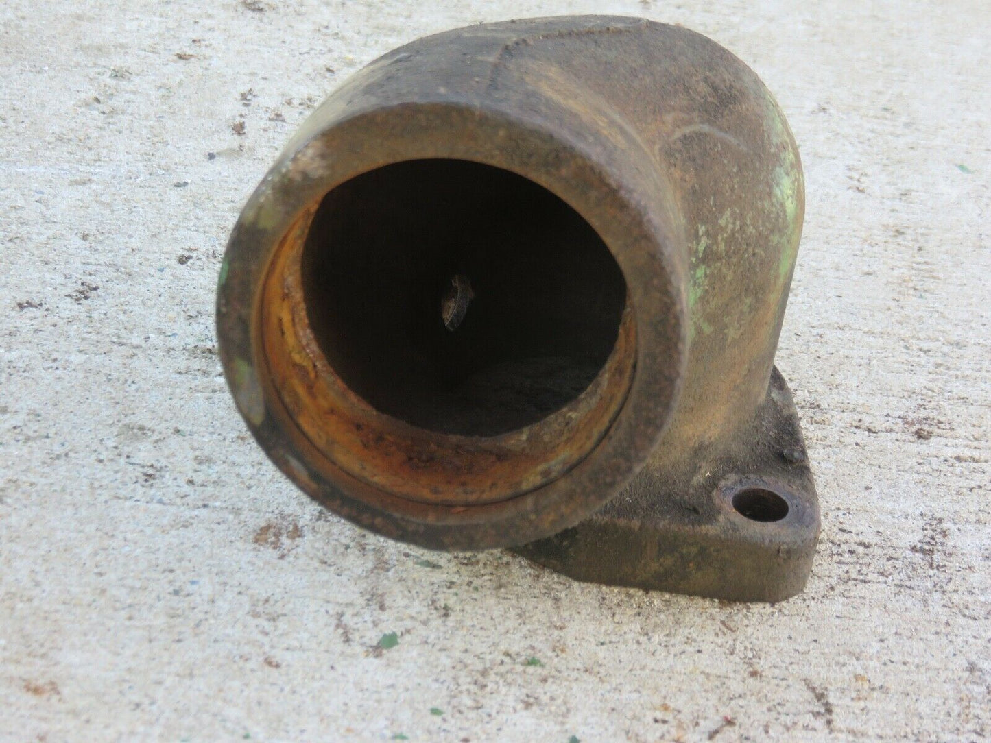 F2246R John Deere Thermostat Housing For Gas 720, 730