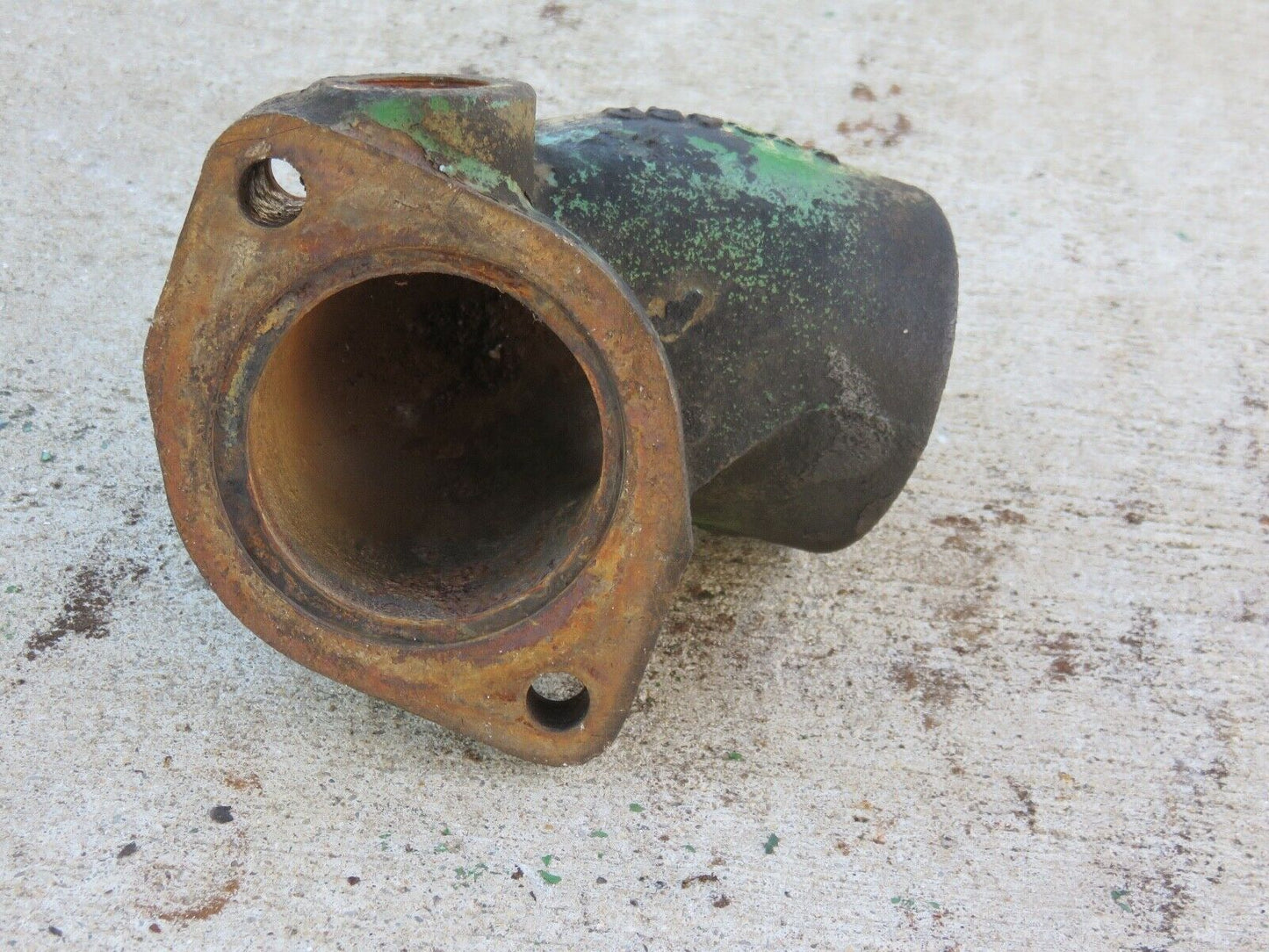 F2246R John Deere Thermostat Housing For Gas 720, 730