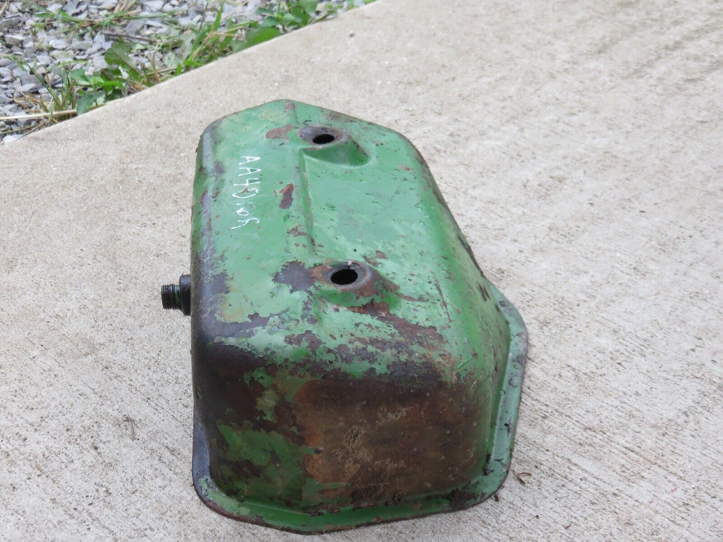 AA4016R John Deere Valve Cover For A