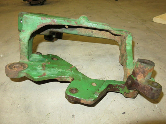 AR33384, R34335 John Deere Steering Support Bracket For 3020